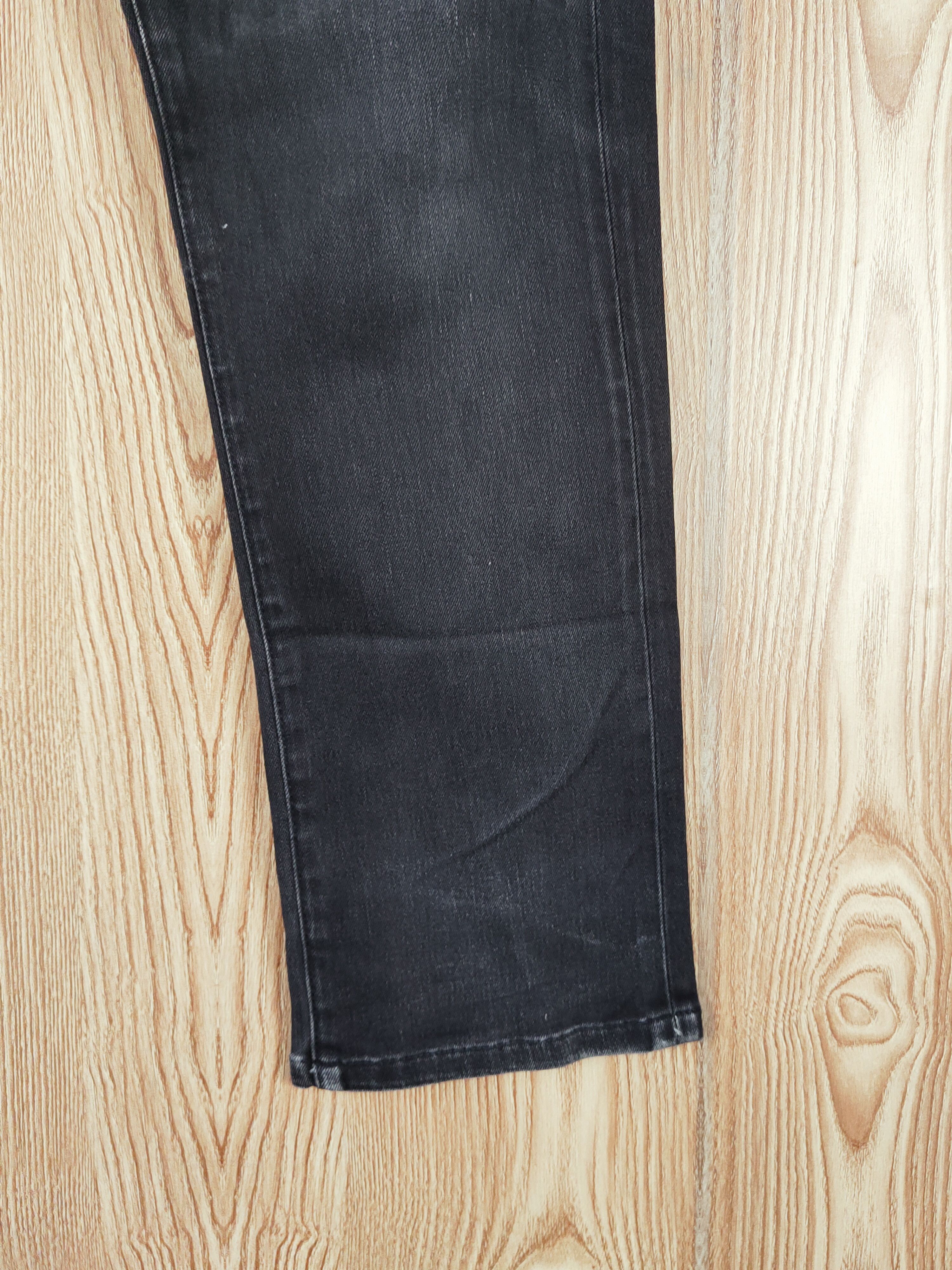 Uniqlo Black Distressed Ripped Jeans #W228