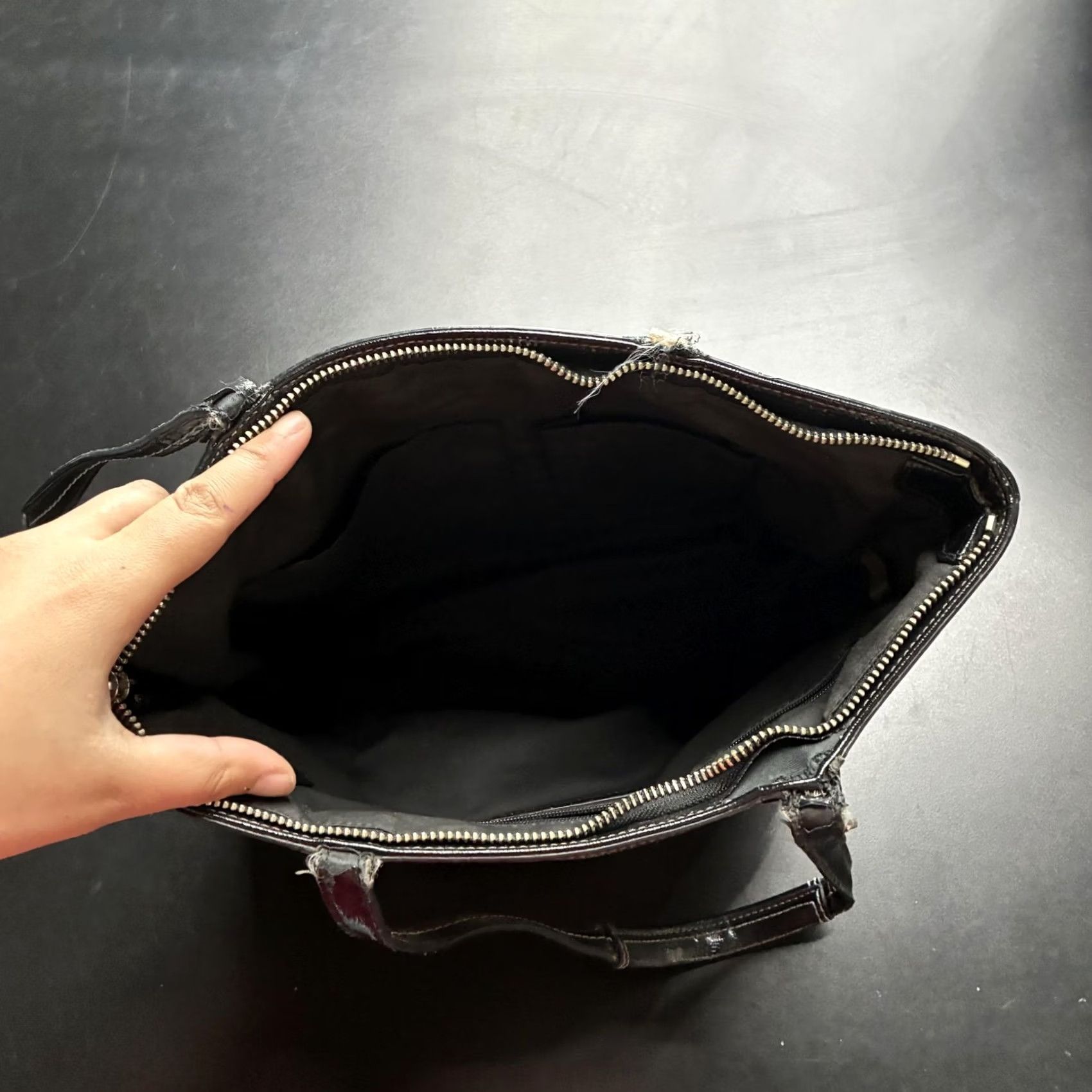Coach Coach Tote Bag Womens Medium Black Signature Canvas Patent Shoulder Purse Size ONE SIZE - 4 Thumbnail