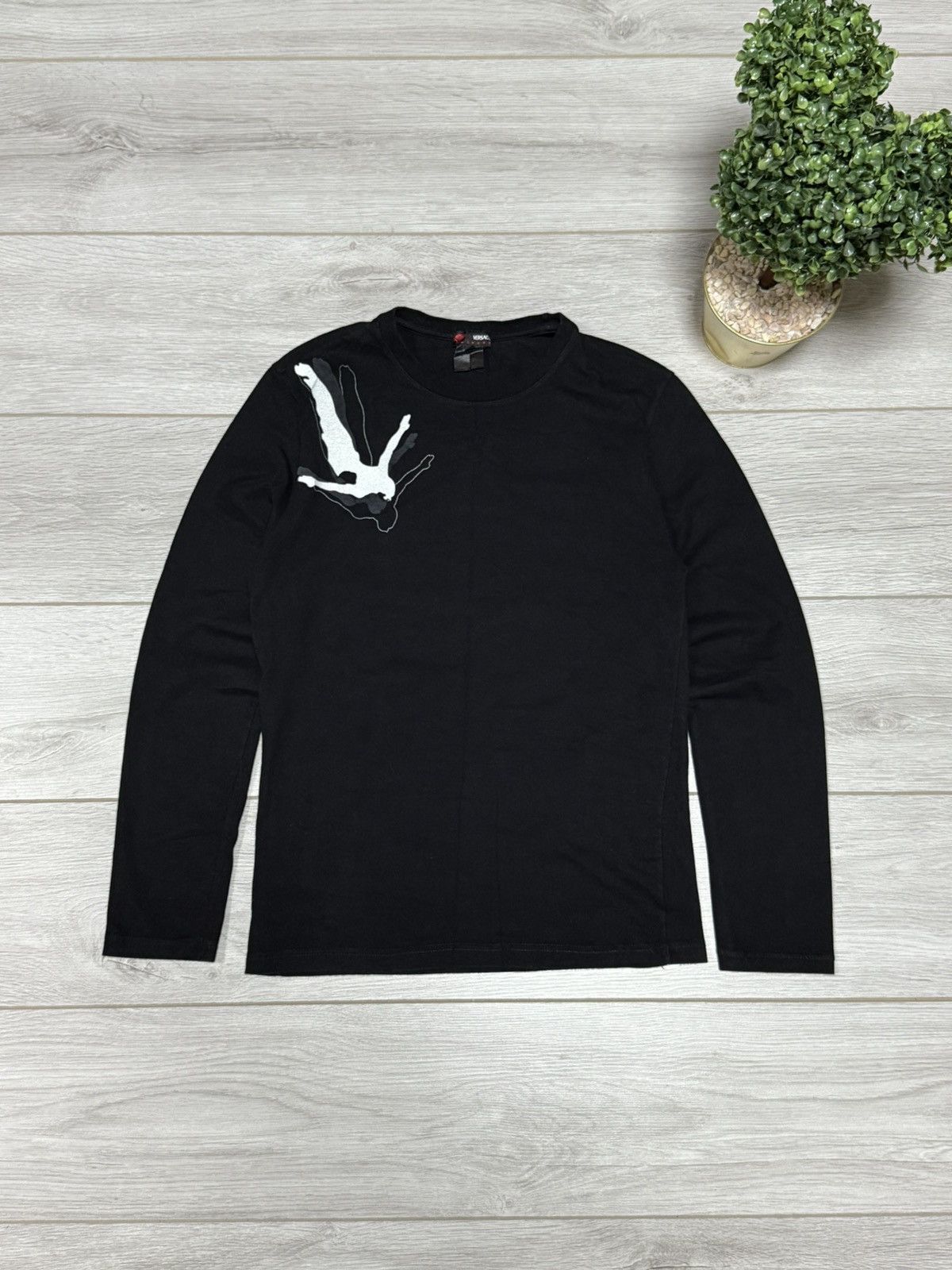 Versace Versace Sport falling man RARE vintage shirt long sleeve Size US L / EU 52-54 / 3 - 1 Thumbnail