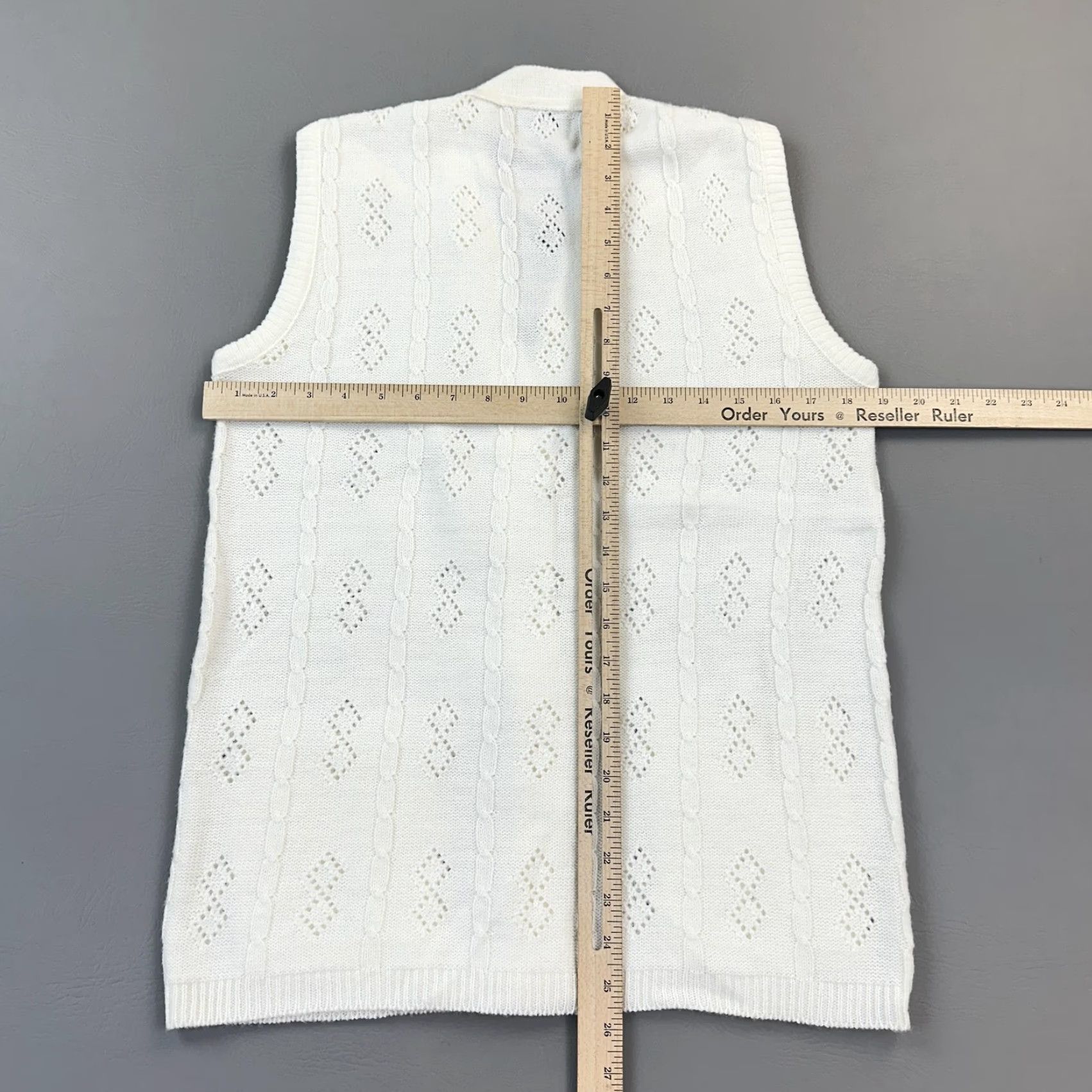 Vogue VINTAGE British Vogue Sweater Vest Women's M Ivory Wintuk Cable Knit 80s Size M / US 6-8 / IT 42-44 - 4 Thumbnail