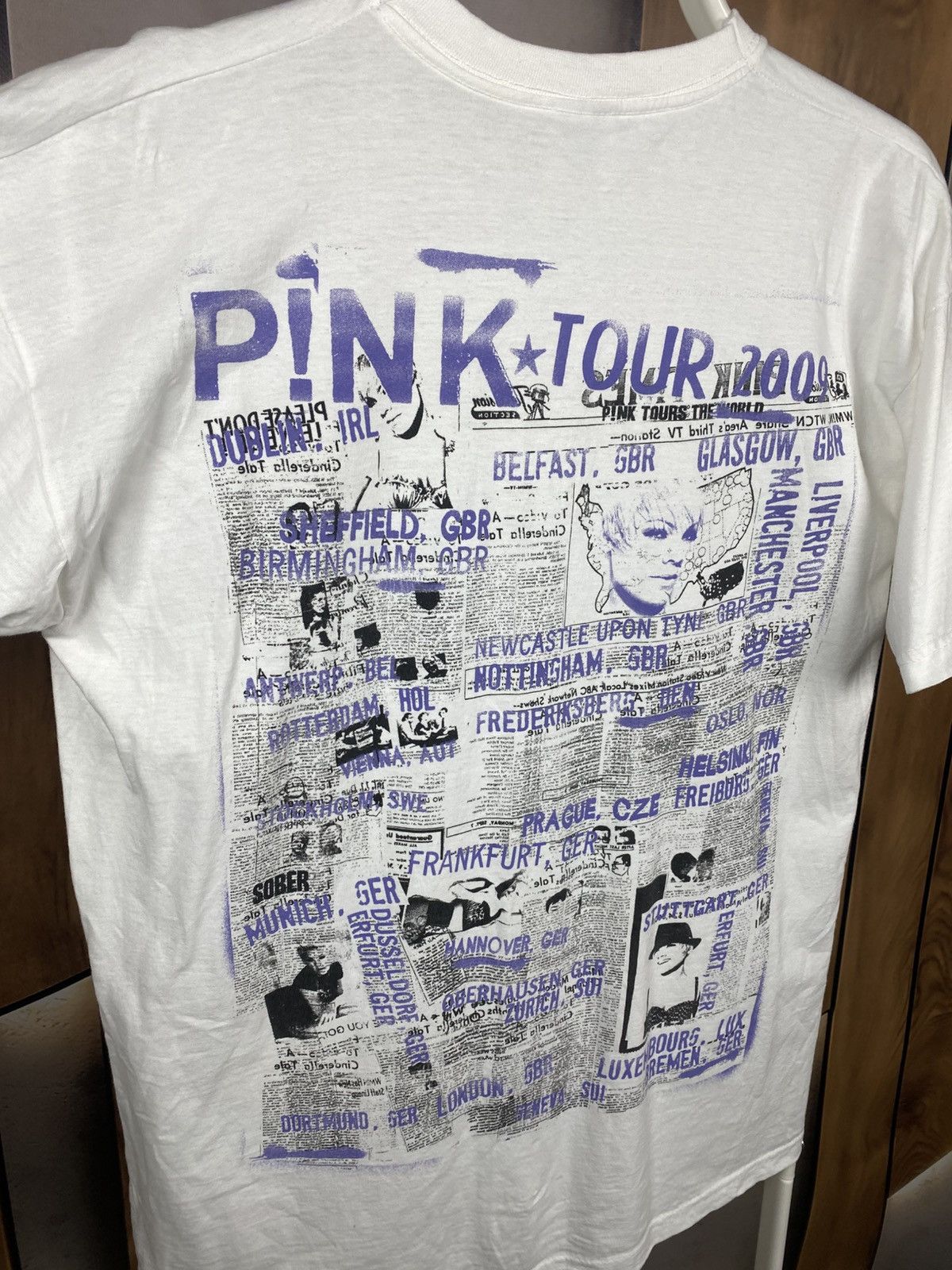 Fruit Of The Loom Vintage Pink Tour 2009 T-Shirt Tee Y2K Rare Size US M / EU 48-50 / 2 - 9 Thumbnail