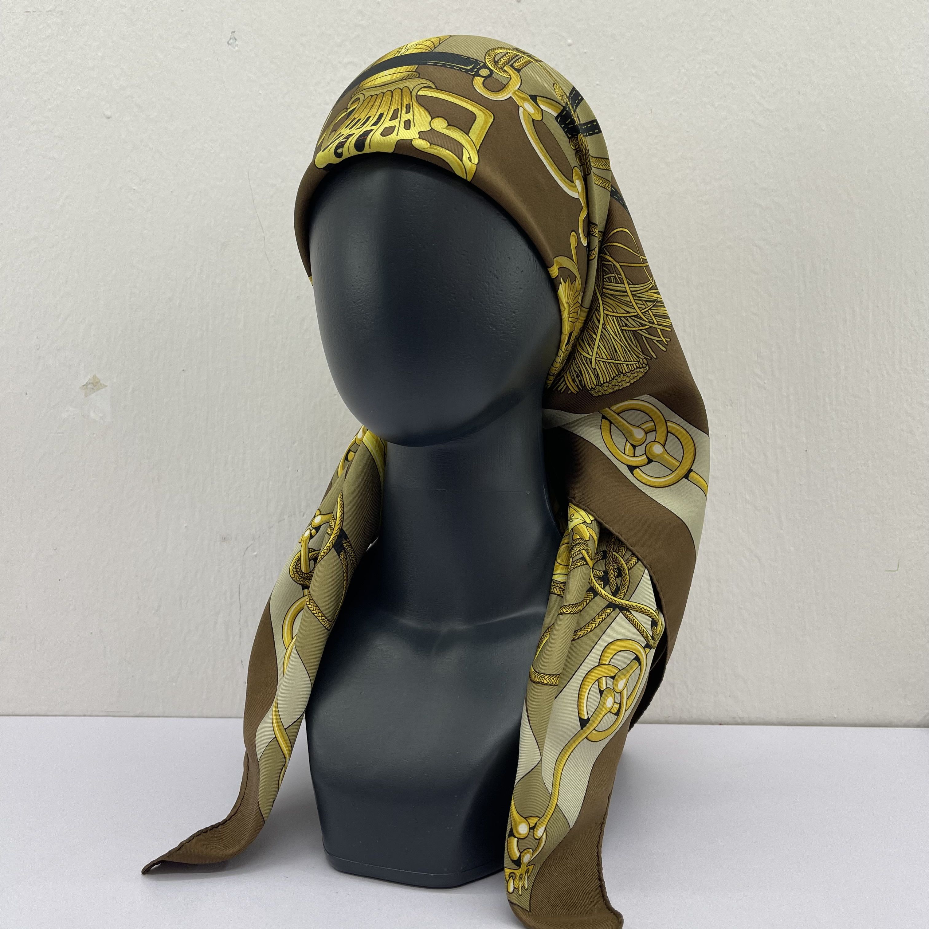 Hermes Vintage Hermès Cliquetis Silk Scarf By Julie Abadie - S7046 Size ONE SIZE - 1 Thumbnail