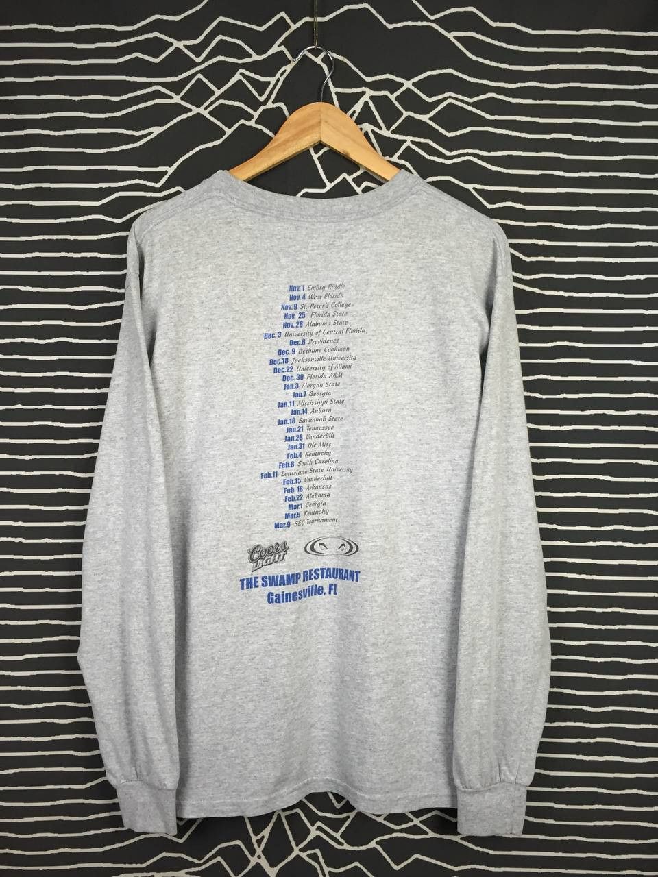 Gildan × Vintage Vtg Y2K The Swamp Restaurant Gainesville Basketball Team Tee Size US M / EU 48-50 / 2 - 6 Thumbnail