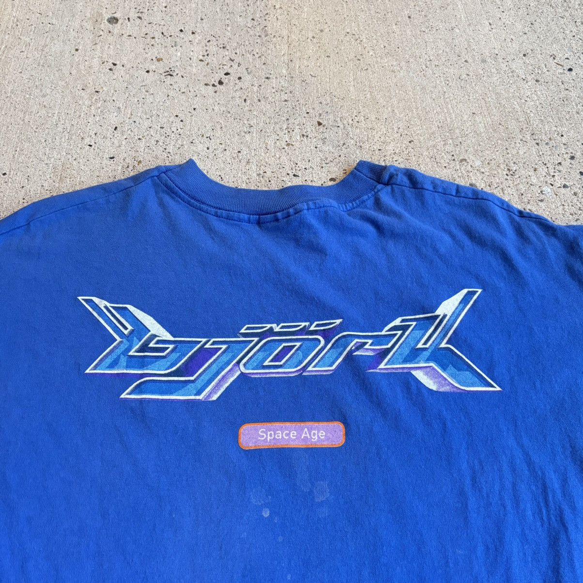 Vintage Vintage 1993 RARE Army Of Me Polar Bear Bjork Tee Size US M / EU 48-50 / 2 - 6 Thumbnail