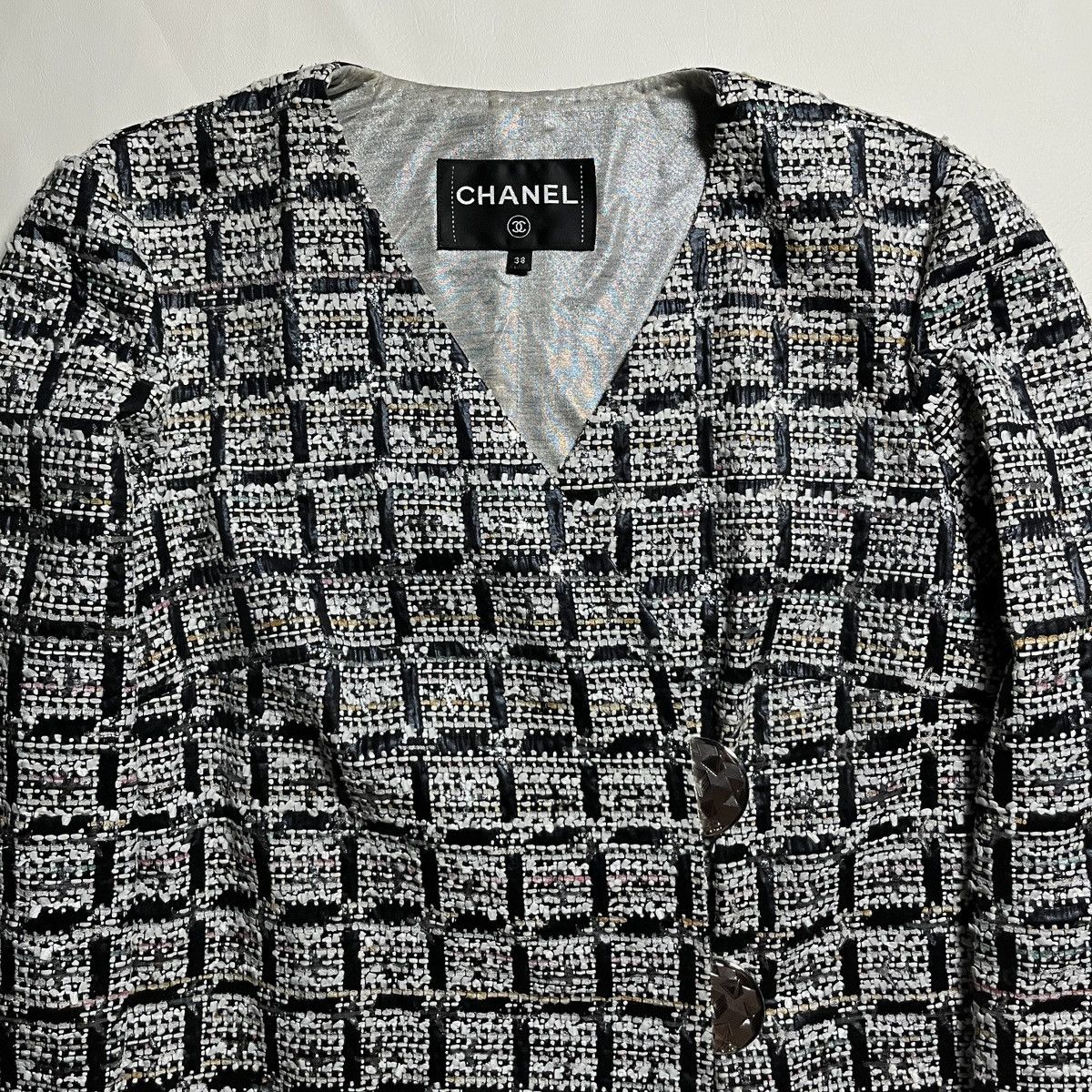 Chanel Chanel 2016 Airport Series Tweed Jacket Size XS / US 0-2 / IT 36-38 - 2 Thumbnail