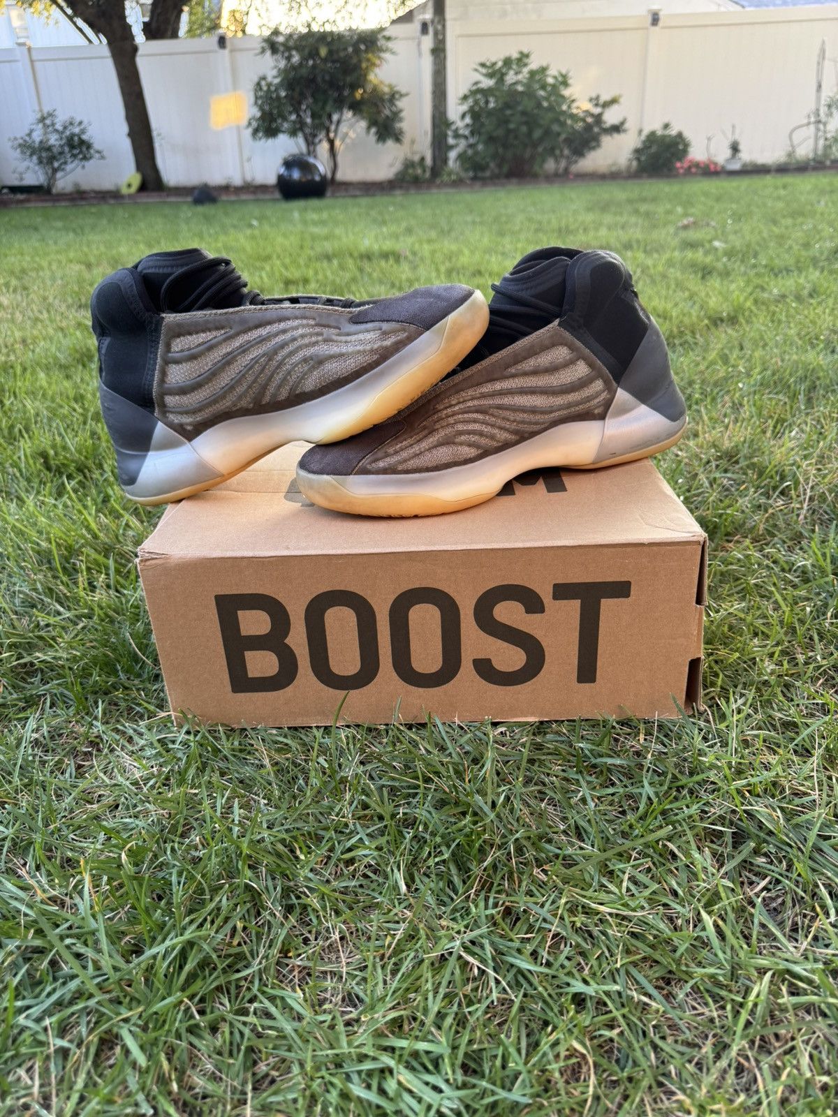 Yeezy Yeezy QNTM barium Size US 12.5 / EU 45-46 - 2 Thumbnail