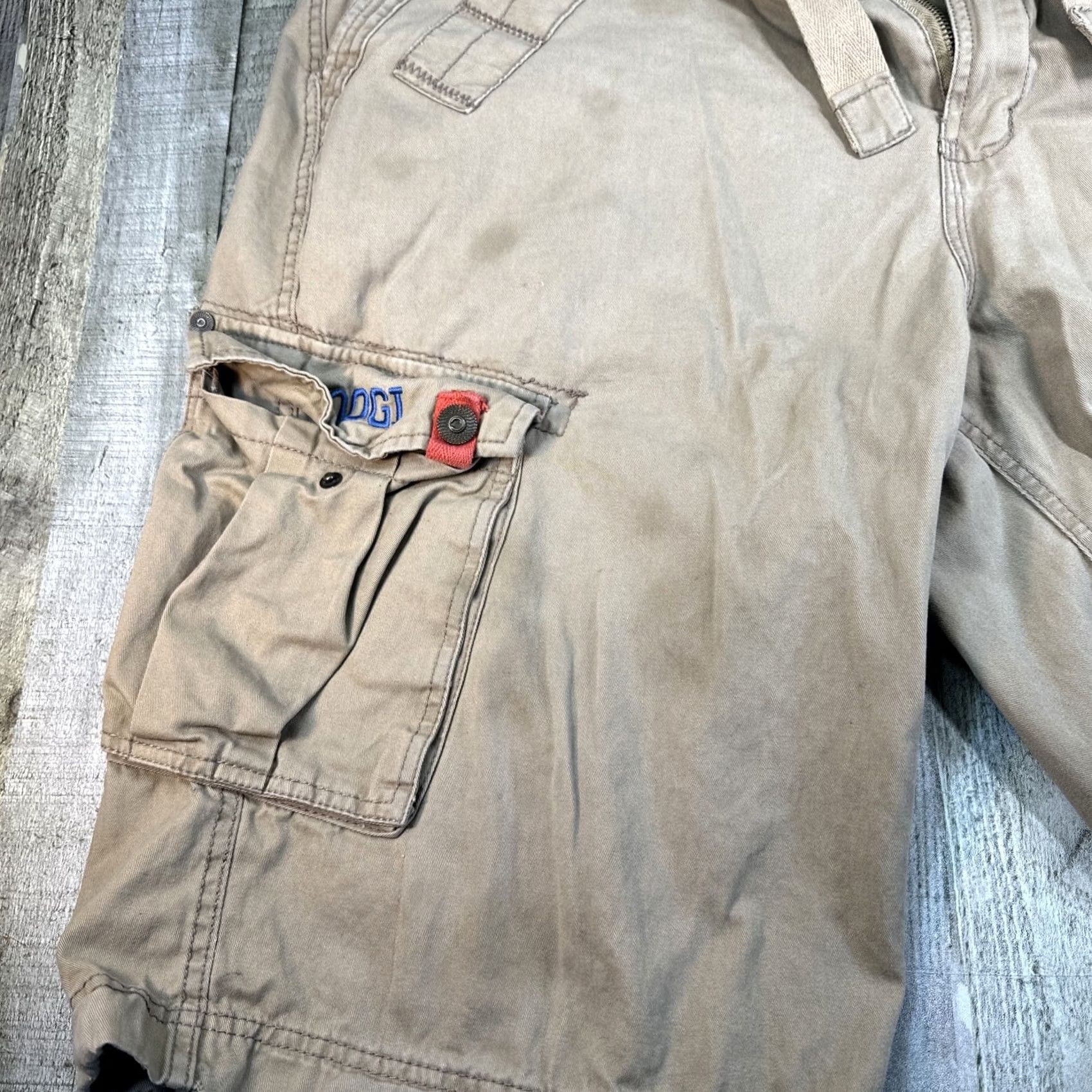 Coogi VINTAGE COOGI Cargo Shorts Mens 40 Beige Embroidered Canvas Cargo Pocket 12in Inseam Relaxed Mid Rise Baggy Y2K Size US 40 / EU 56 - 2 Thumbnail