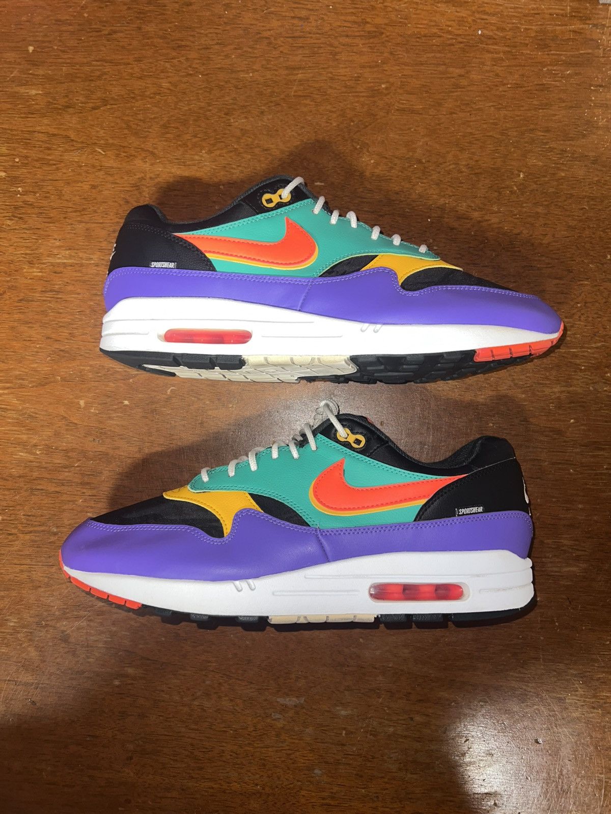 Air Max 1 SE Windbreaker size 11.5