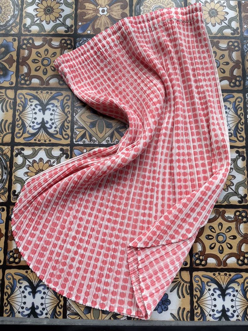 Other Issey Miyake size:3 Pink pleated skirt Size 30" / US 8 / IT 44 - 2 Thumbnail