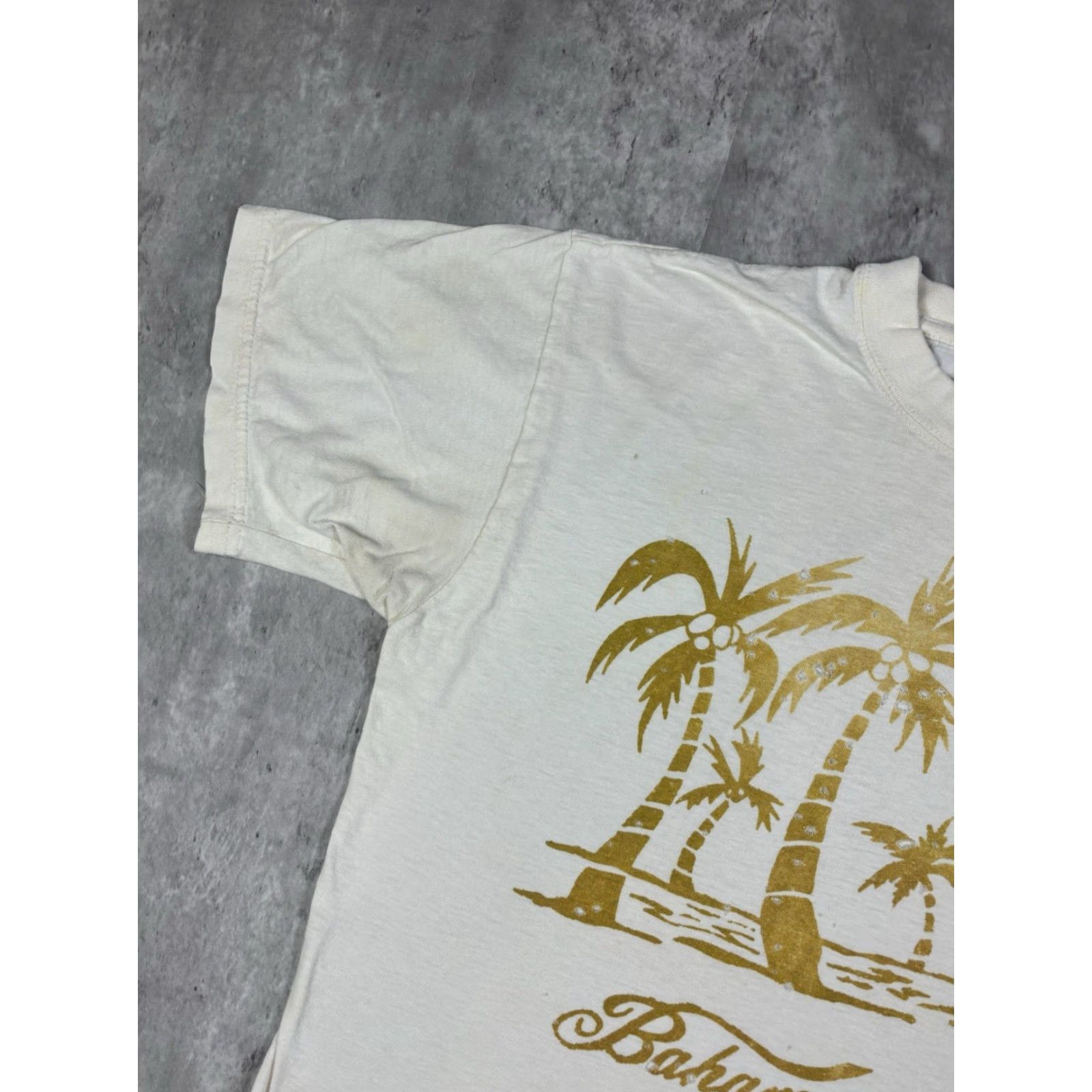 Vintage VINTAGE Bahamas Surf Beach T-Shirt Islander White Crew Neck Short Sleeve Cotton M Men 90s Beach 80s Graphic Print Batman Heroes 90s Size US M / EU 48-50 / 2 - 4 Thumbnail