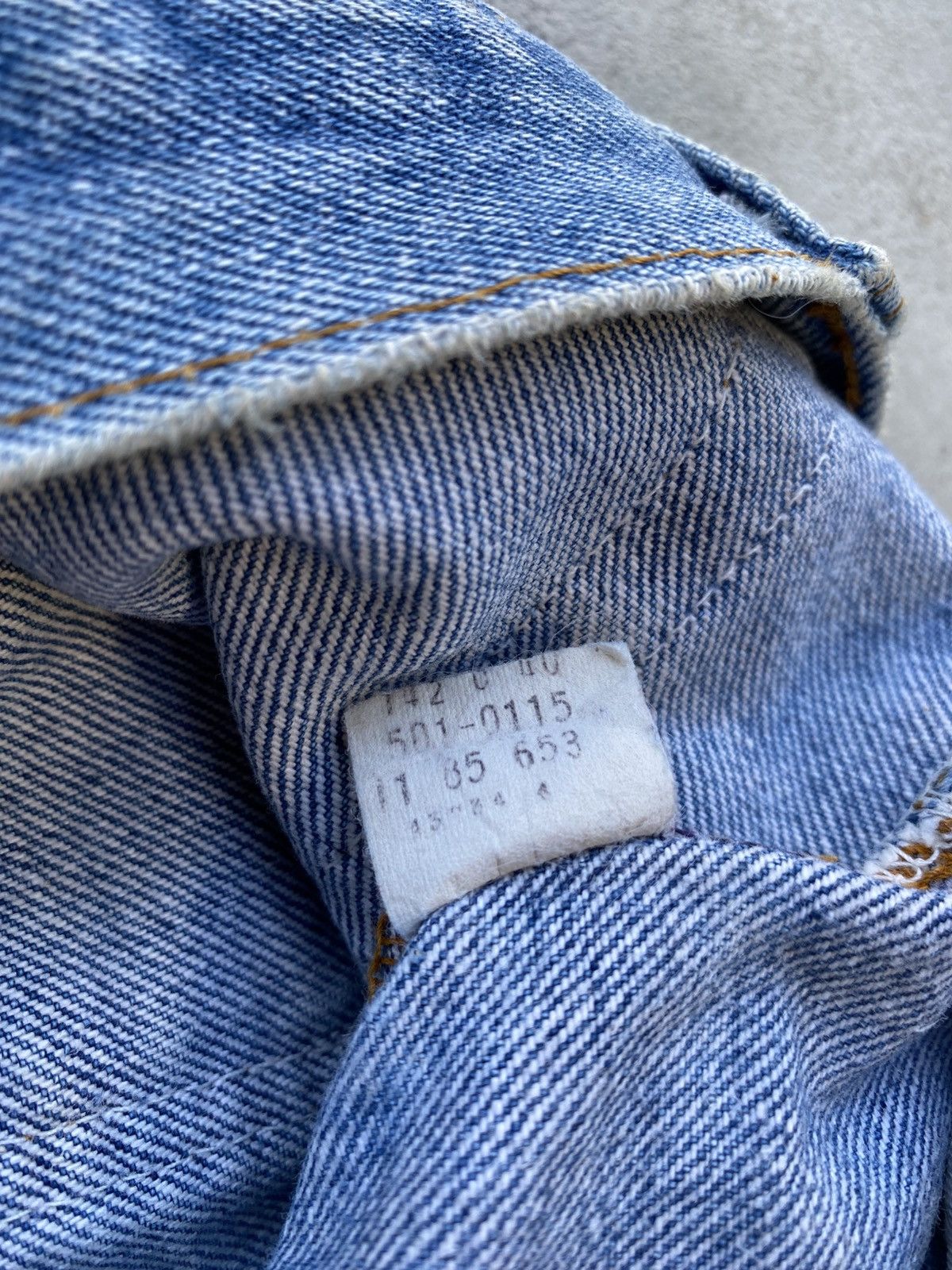 Levi's Vintage Clothing VINTAGE LEVI’S 501 DISTRESSED Size US 31 - 10 Thumbnail