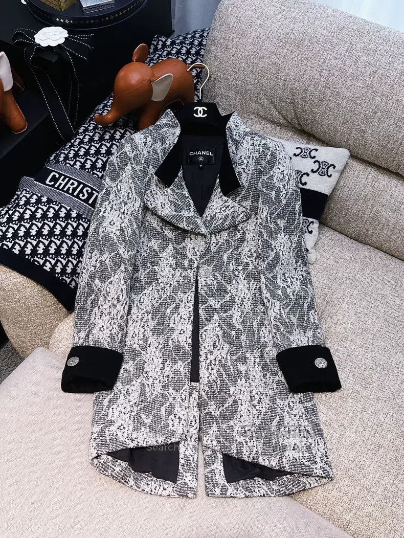 Chanel Chanel Roman series black bottom white lace pattern long-s Size XXS / US 00 / IT 34 - 1 Thumbnail