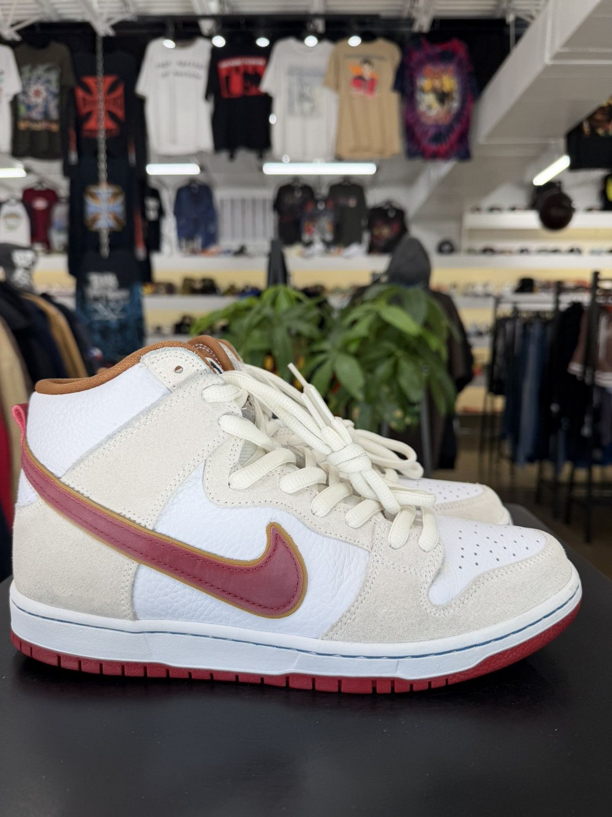 Nike Nike SB Dunk High Sail Bright Crimson Size 9.5 (2020) Size US 9.5 / EU 42-43 - 6 Thumbnail
