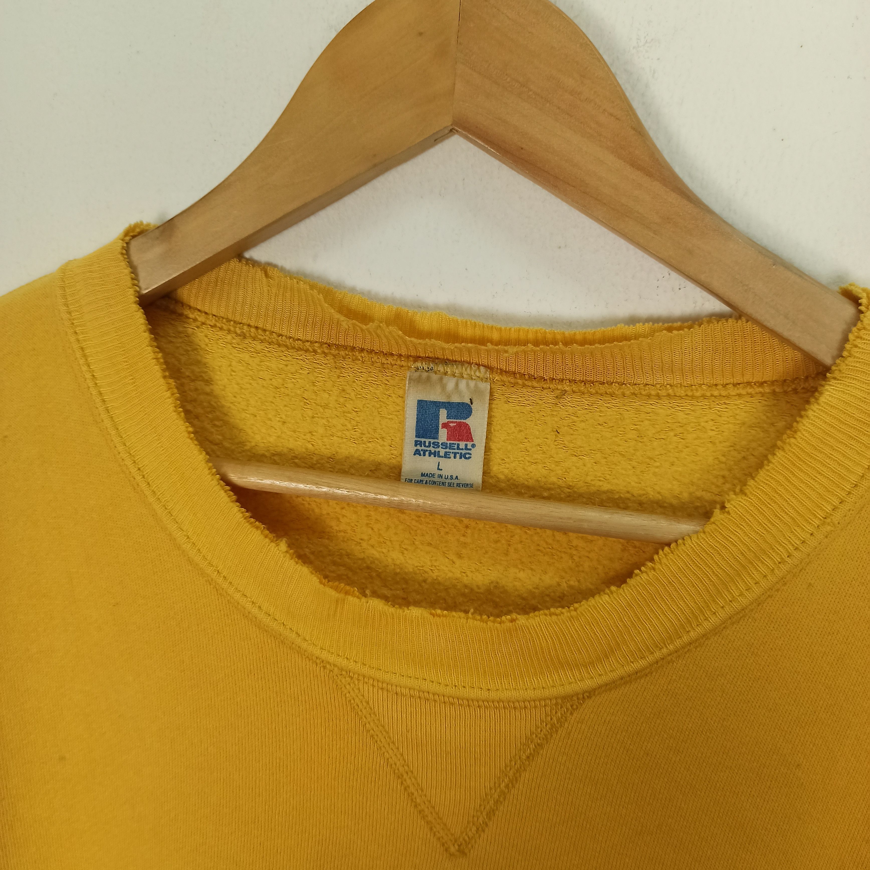 Russell Athletic vintage Distressed Russell Athletic Sweatshirt Size US L / EU 52-54 / 3 - 7 Thumbnail