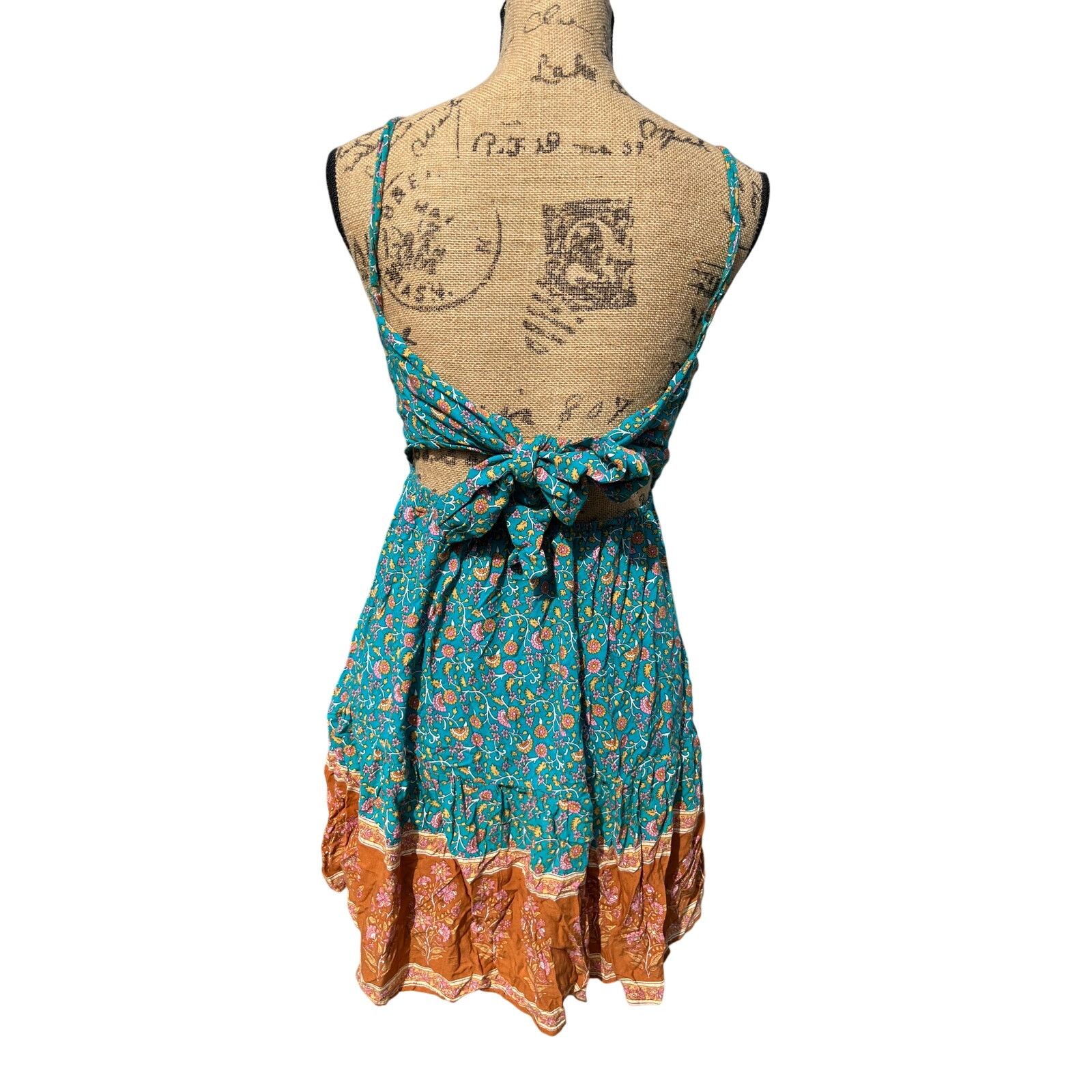 Shein Stylish SHEIN V-Neck Ditsy Floral Tie Back Rayon Dress S Size S / US 4 / IT 40 - 3 Thumbnail