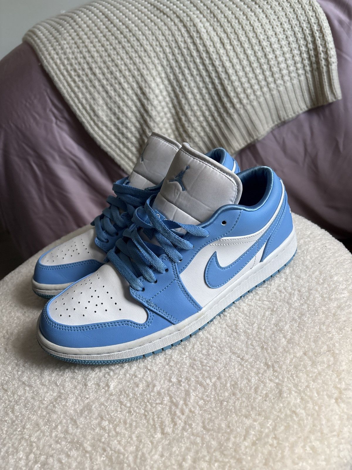 Jordan Brand × Nike UNC WMNS Air Jordan 1s Size US 9.5 / IT 39.5 - 1 Thumbnail