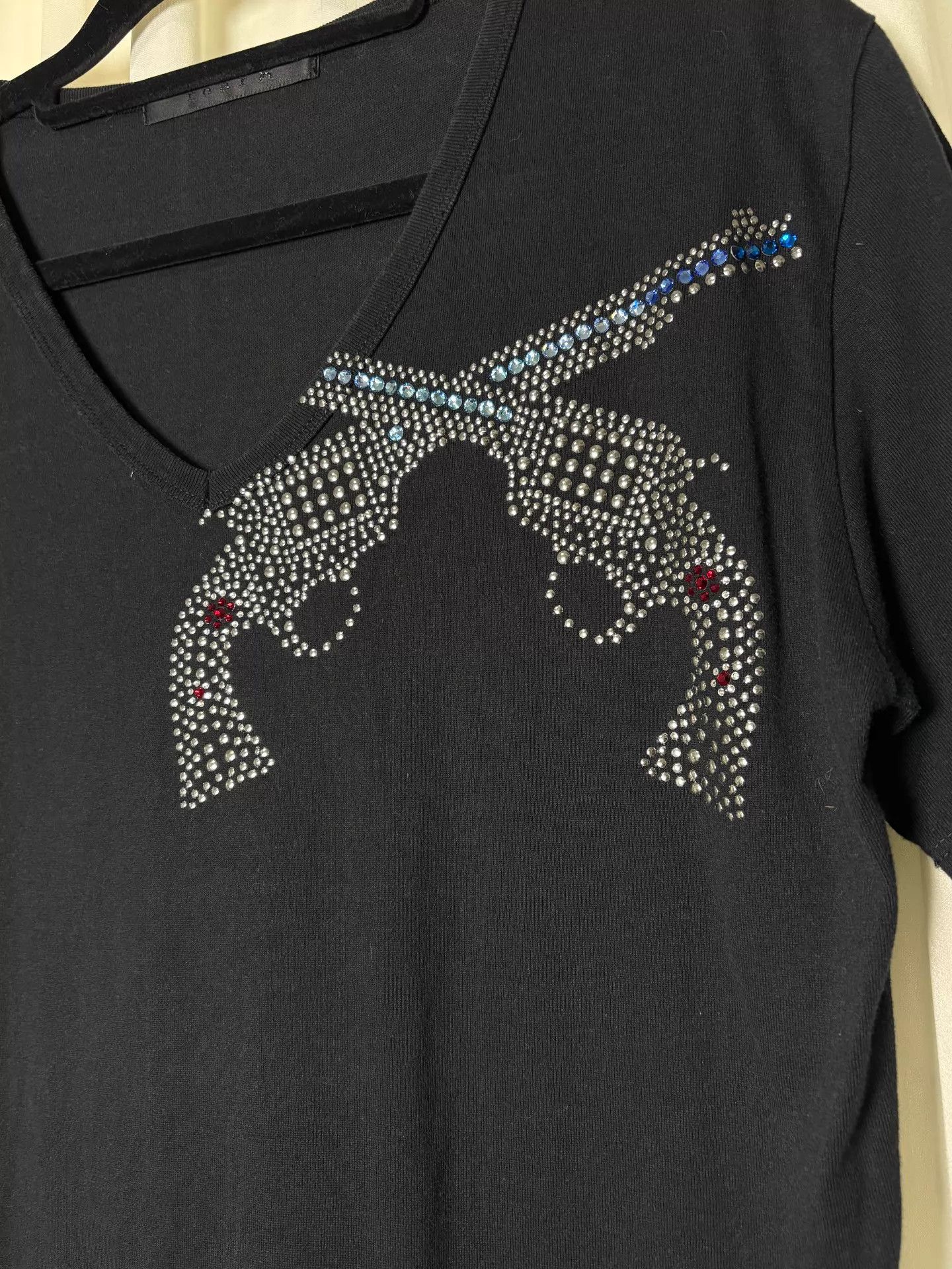 roarguns Roarguns Vintage Double Gun Swarovski Crystal V-neck Tee Size XS / US 0-2 / IT 36-38 - 6 Thumbnail