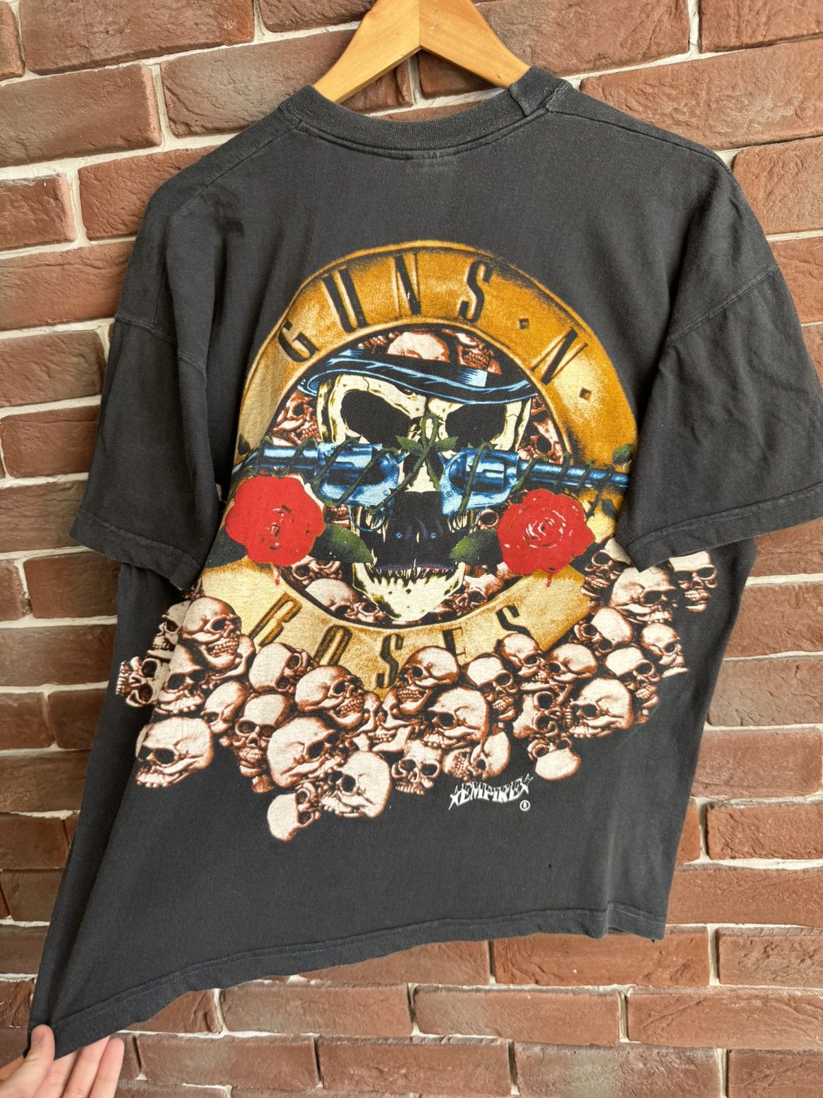 Band Tees Vintage 90s Rare Guns N Roses AXL Rose AOP empire Band Tee Size US L / EU 52-54 / 3 - 13 Thumbnail