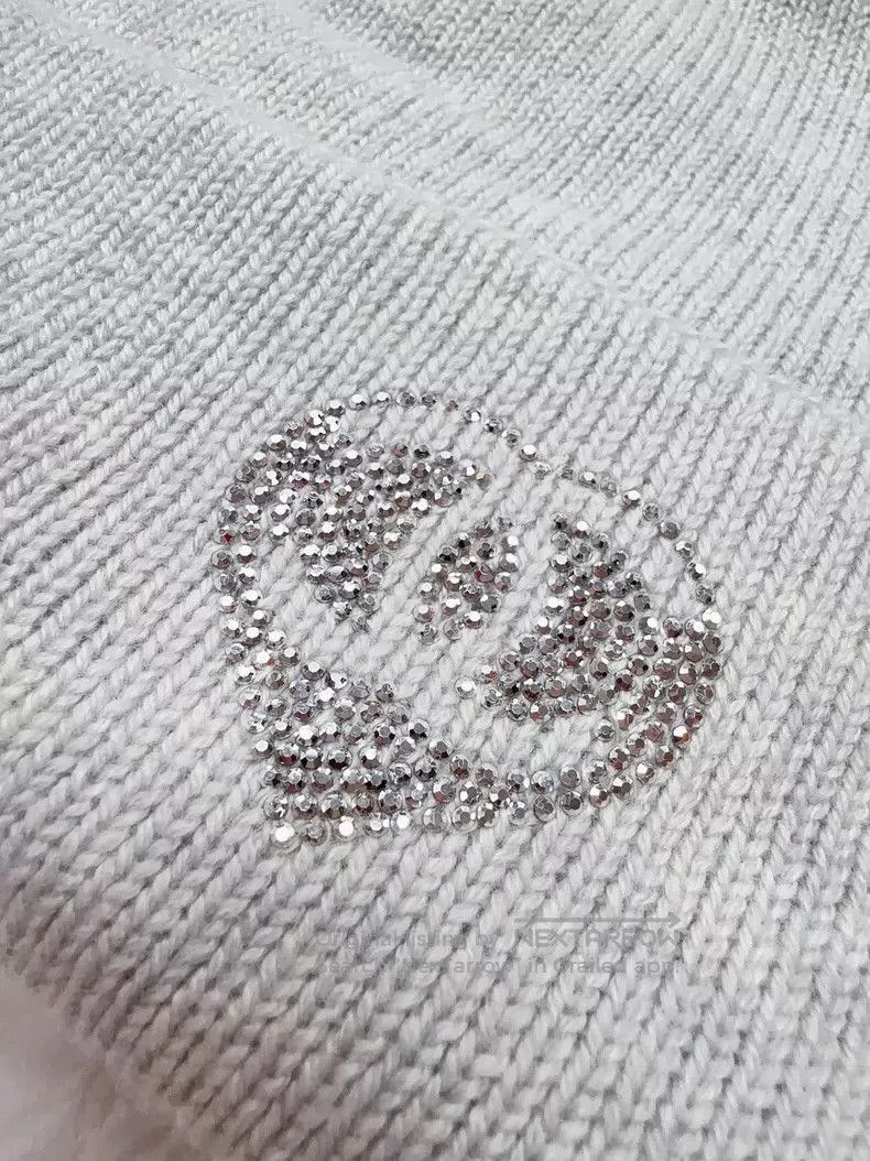 Chanel Chanel Grey Beanie with Diamond Logo. Size ONE SIZE - 5 Thumbnail
