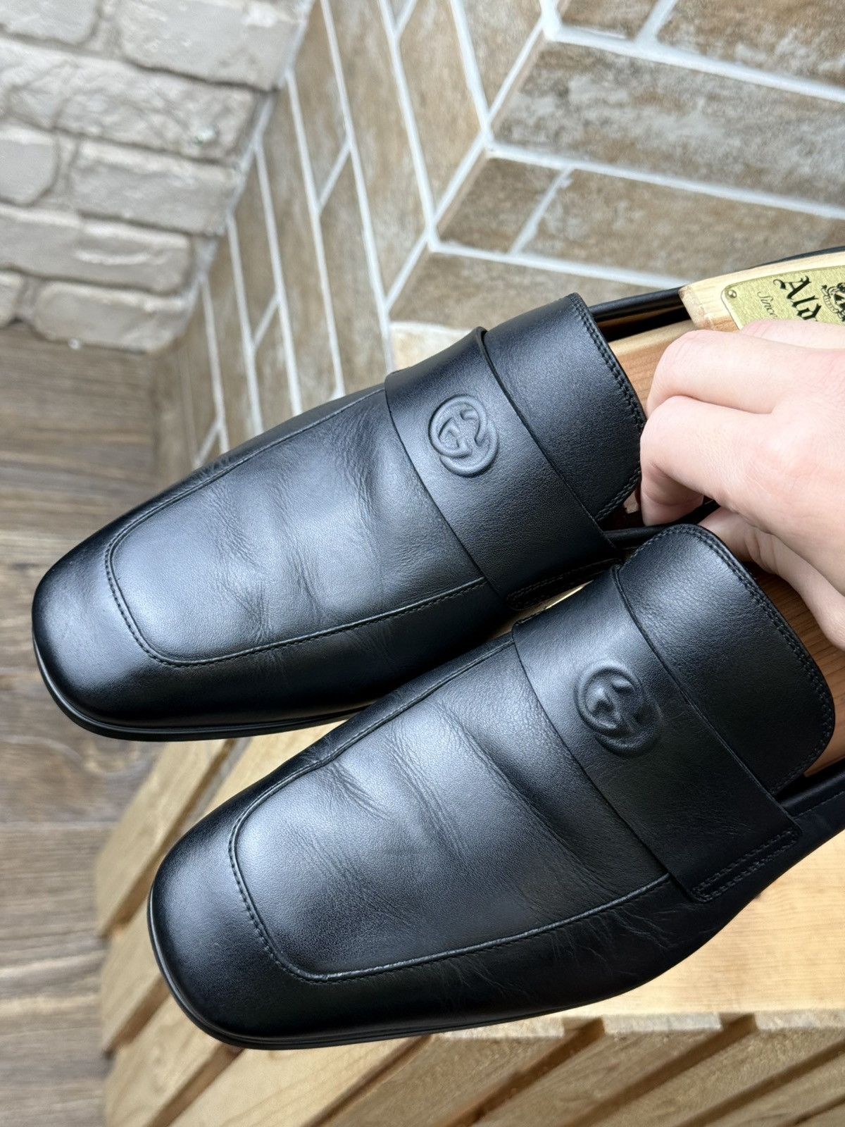 Gucci Gucci GG Black Leather Loafers Embossed Logo Size US 7.5 / EU 40-41 - 6 Thumbnail