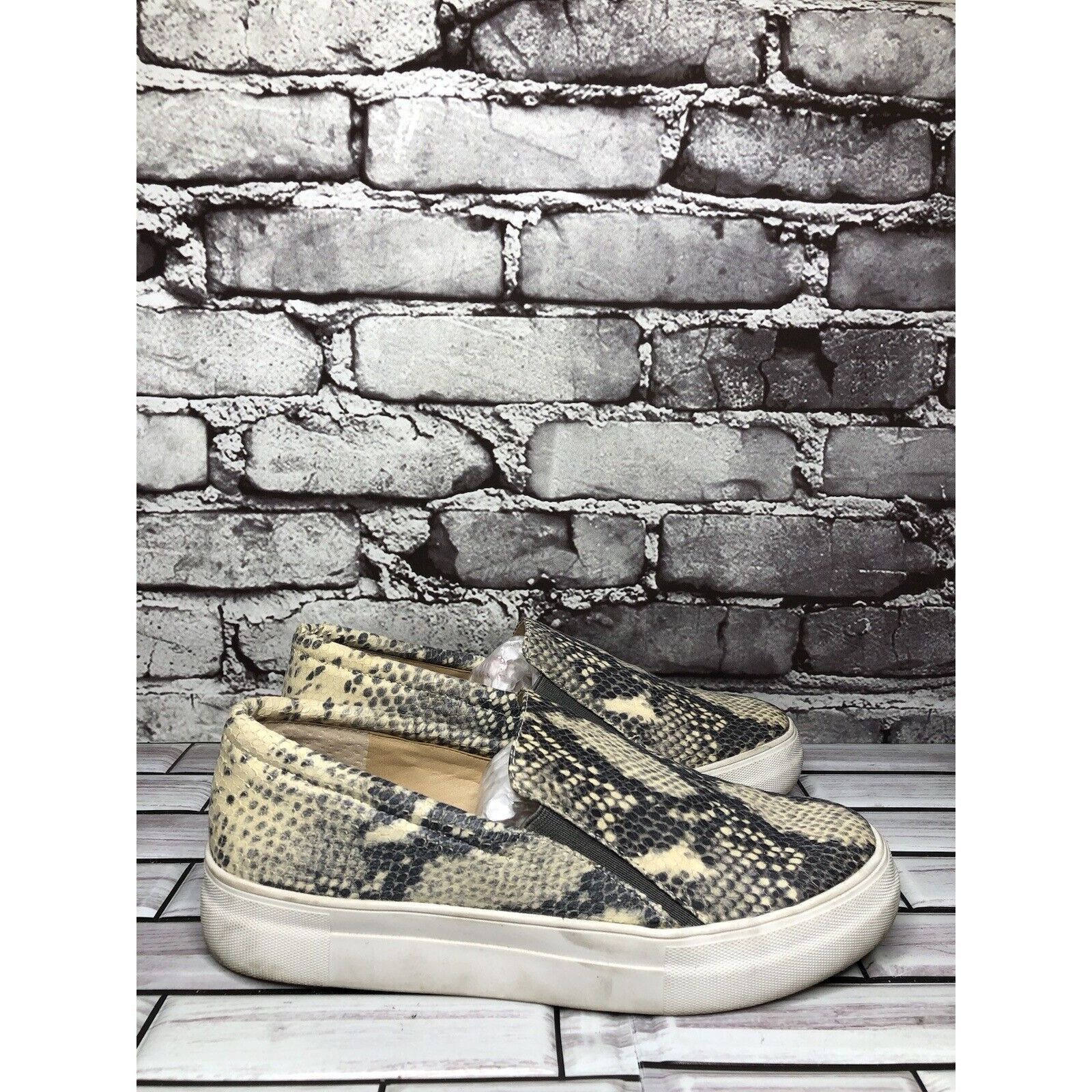 Vince Camuto Vince Camuto Korli 2 Ivory Leather SnakeSkin Slip On Sneaker Size US 7.5 / IT 37.5 - 19 Thumbnail