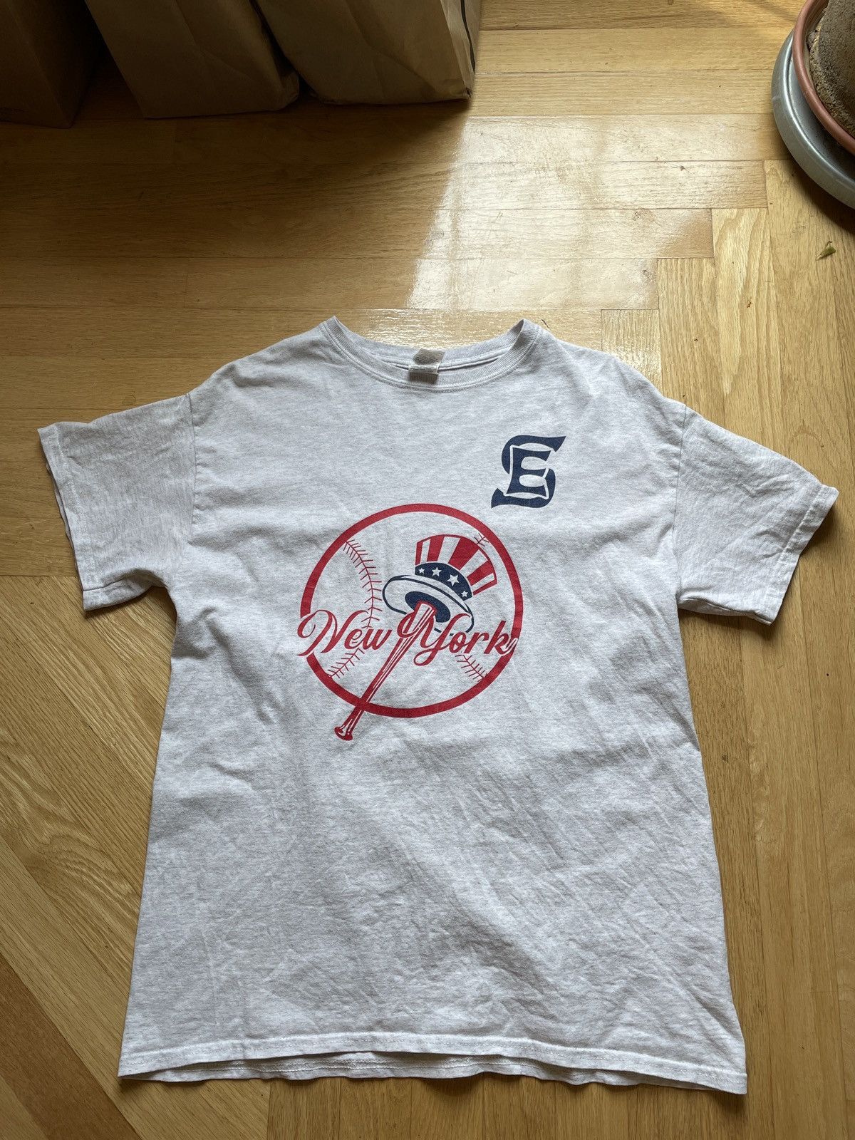 MLB Vintage 00's New York Yankees #19 Cursive Tee T-shirt Gray Size US M / EU 48-50 / 2 - 1 Thumbnail