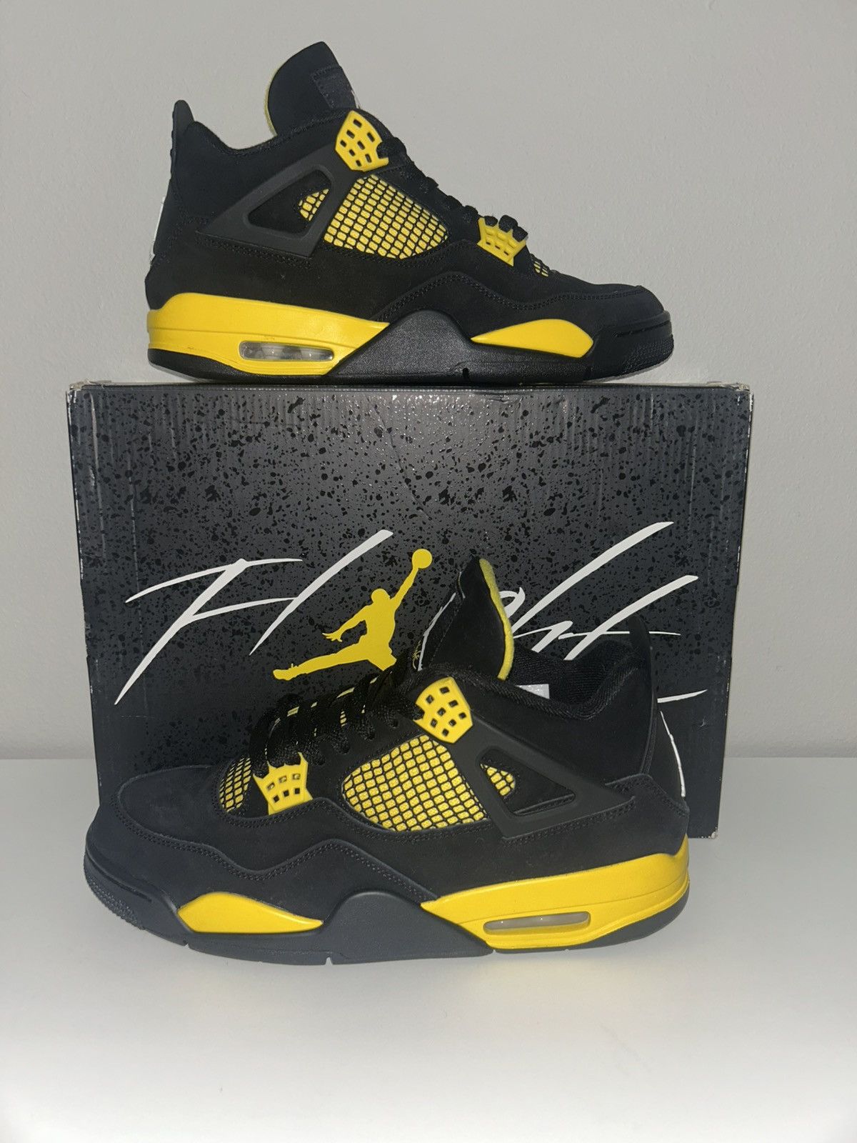Jordan Brand Jordan 4 Thunder size 11 Size US 11 / EU 44 - 1 Thumbnail