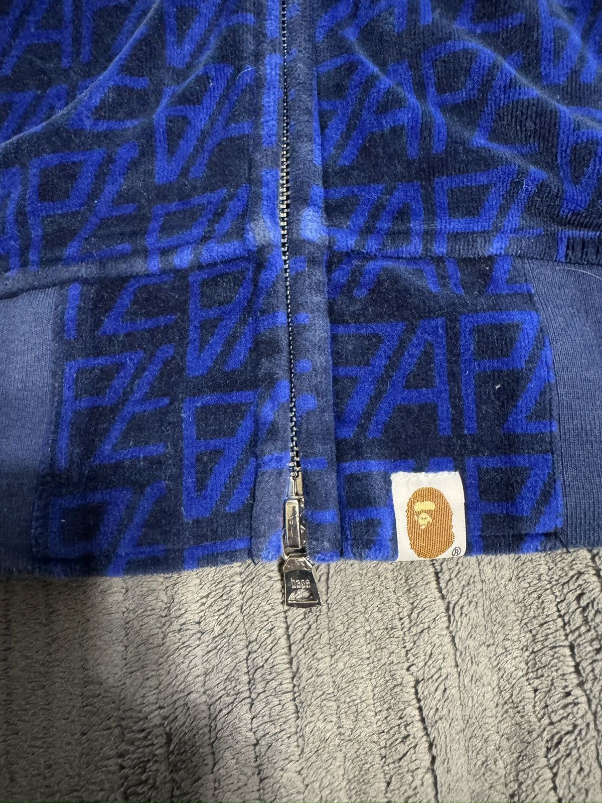 Bape BAPE Logo Monogram Velour Shark Full Zip Hoodie Navy Size L Size US L / EU 52-54 / 3 - 2 Thumbnail