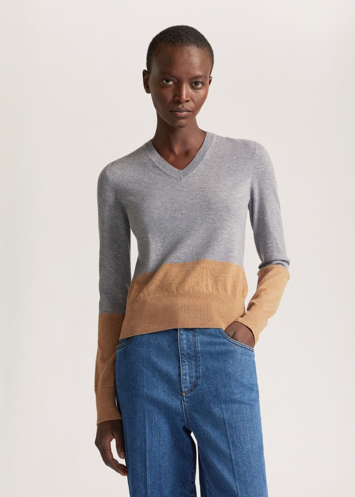 Loro Piana o1srvl11e0125 Grassmoor V-Neck Sweater in Grey & Brown Size XS / US 0-2 / IT 36-38 - 2 Thumbnail