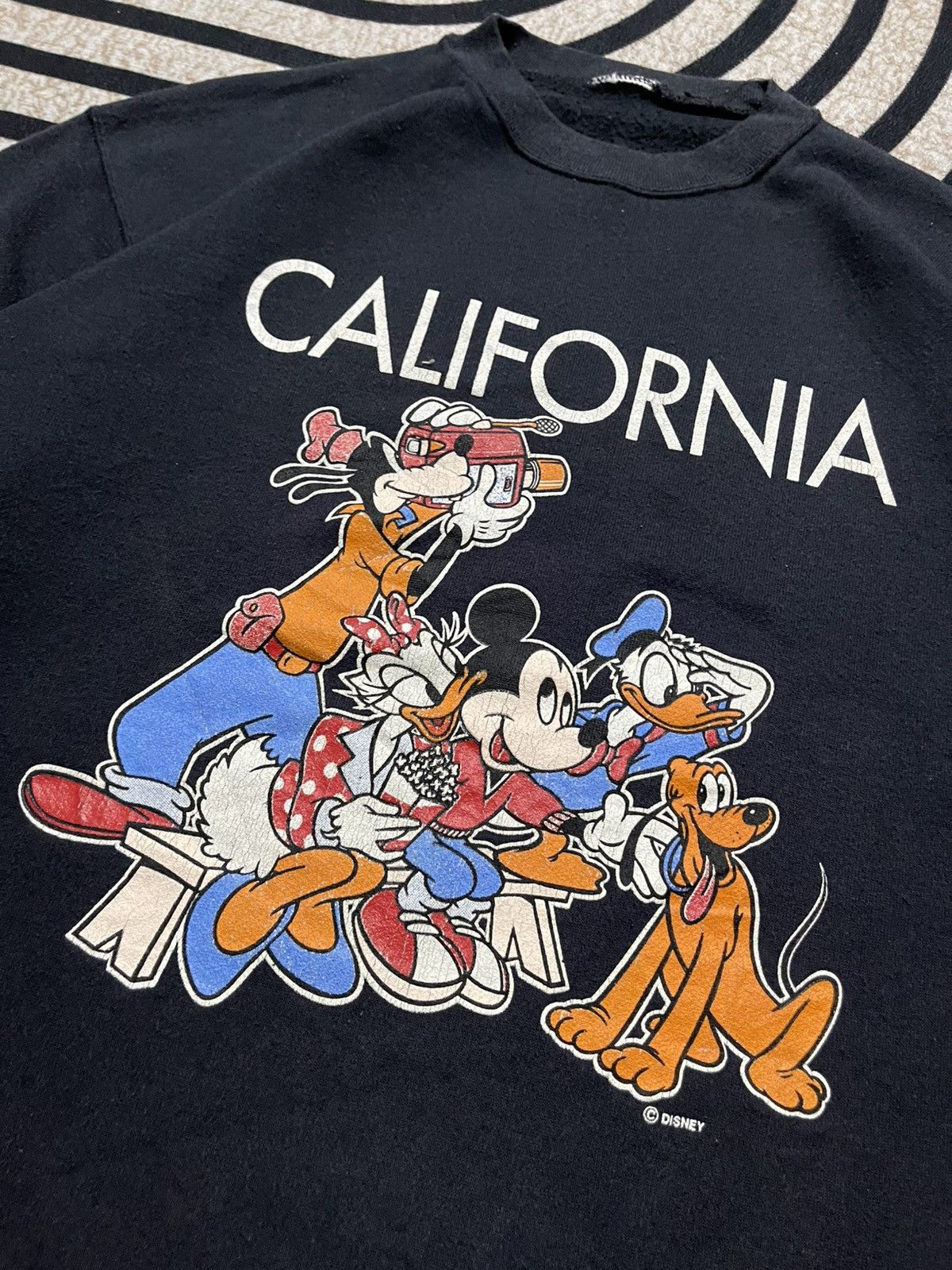 Disney 90s MICKEY MOUSE FAMILY CALIFORNIA SWEATSHIRT RARE Size US L / EU 52-54 / 3 - 6 Thumbnail