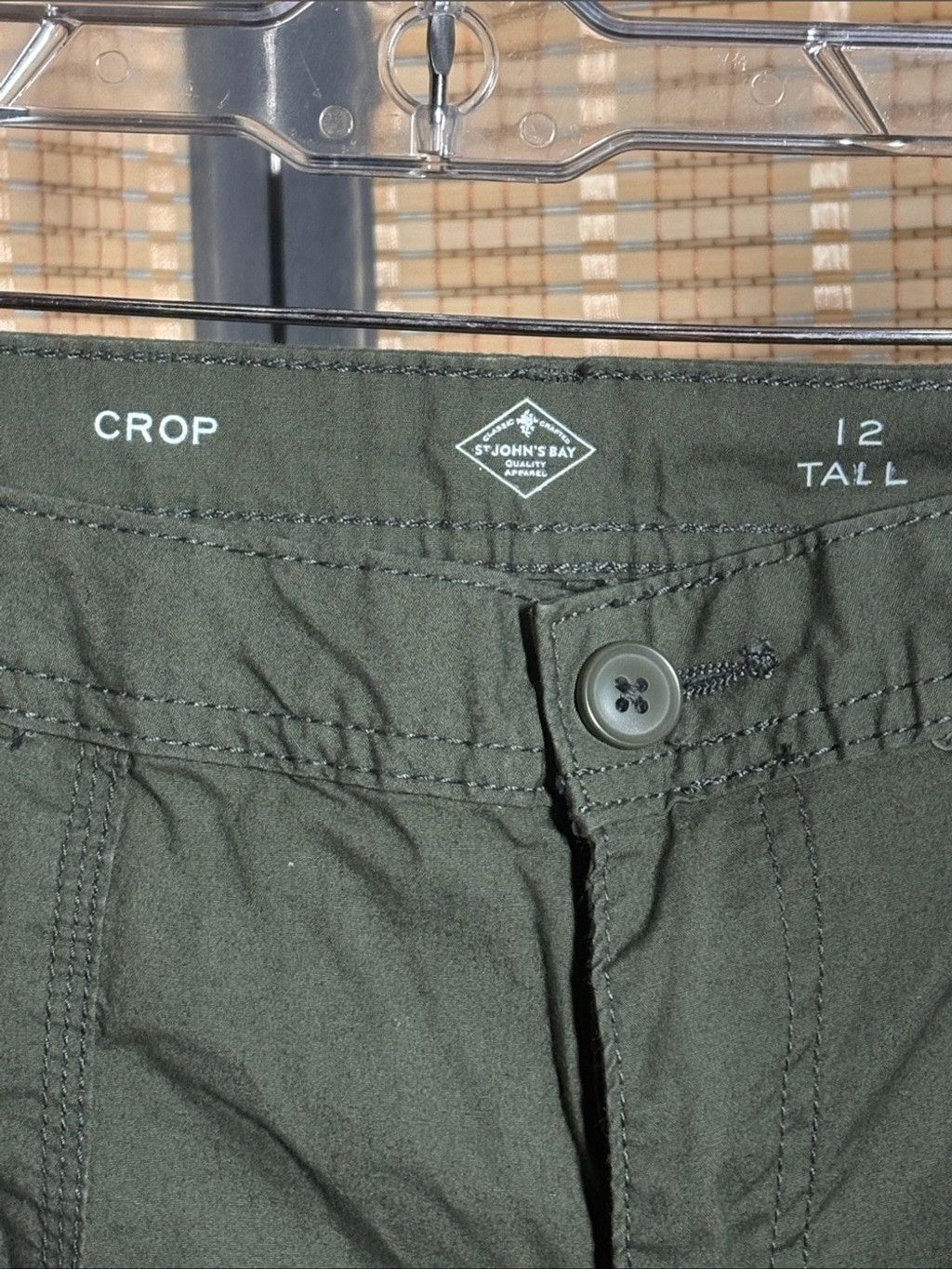 St. Johns Bay Olive Green Cropped Cargo Pants Size 34" / US 12 / IT 48 - 2 Thumbnail