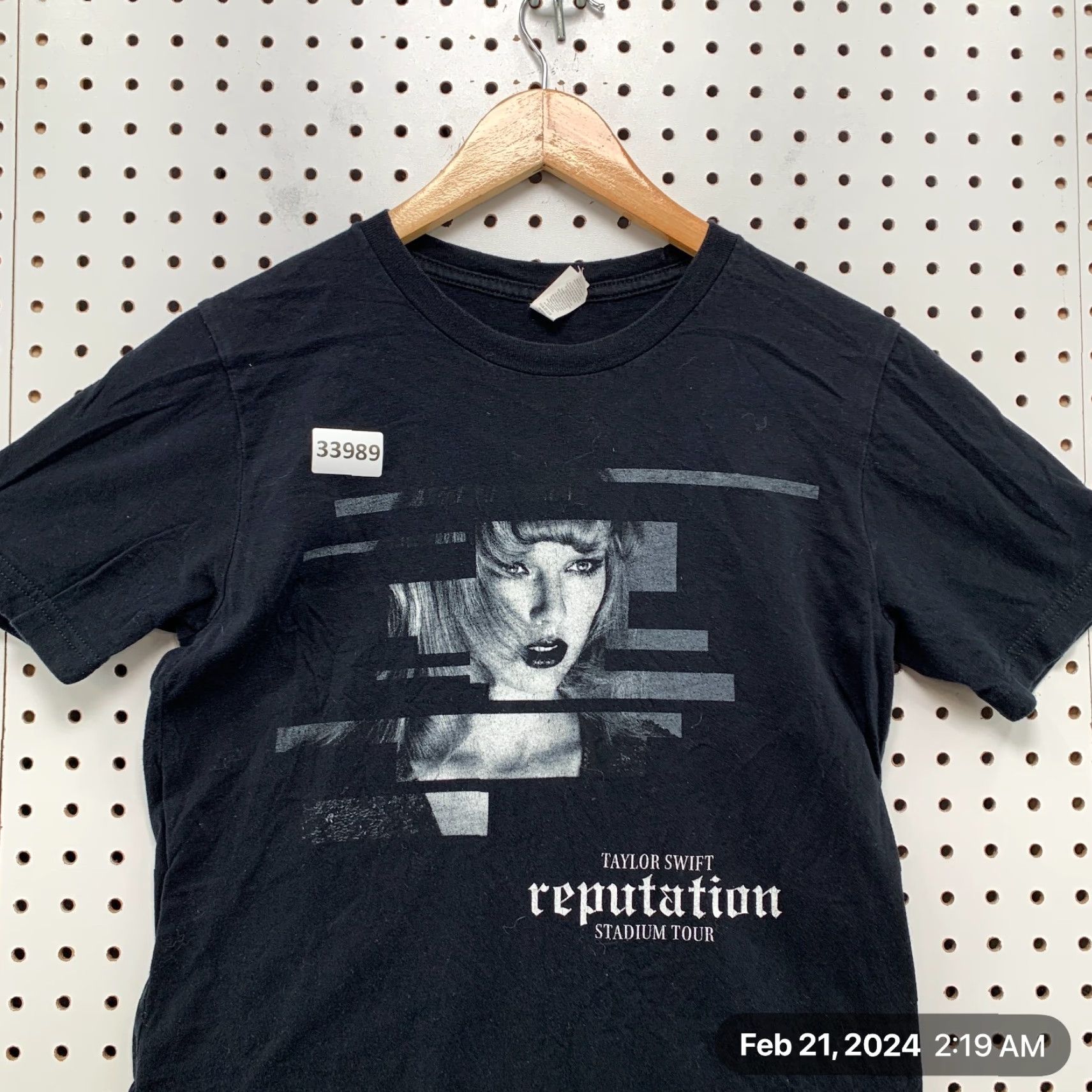 VINTAGE Taylor Swift Reputation Shirt Womens Small Music Pop Tour Concert 17x24.5