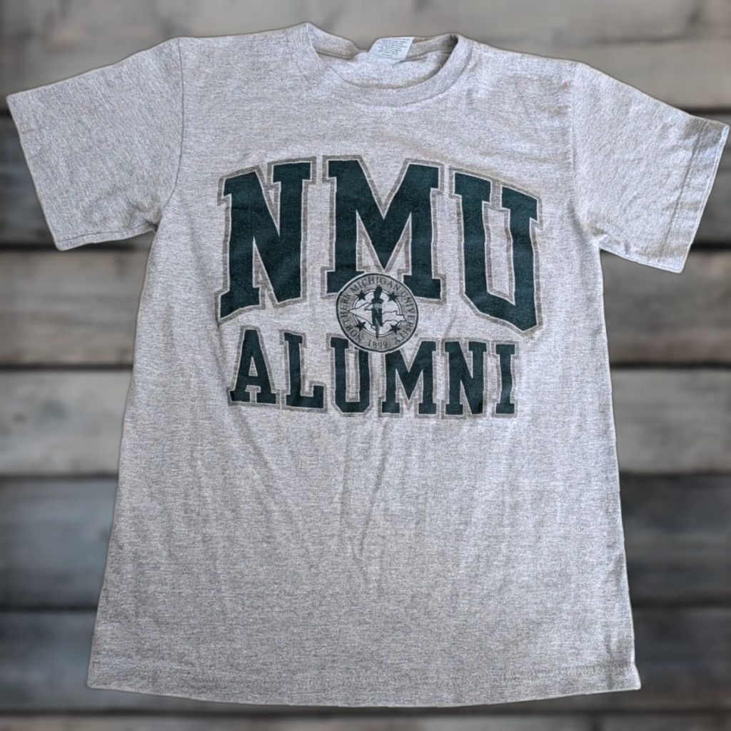 Vintage VINTAGE NMU Alumni Gray T-Shirt Crest NMU Wildcats Gear for Sports Big Cotton Unisex Adults Small Mens Girls Womens Size US S / EU 44-46 / 1 - 1 Thumbnail