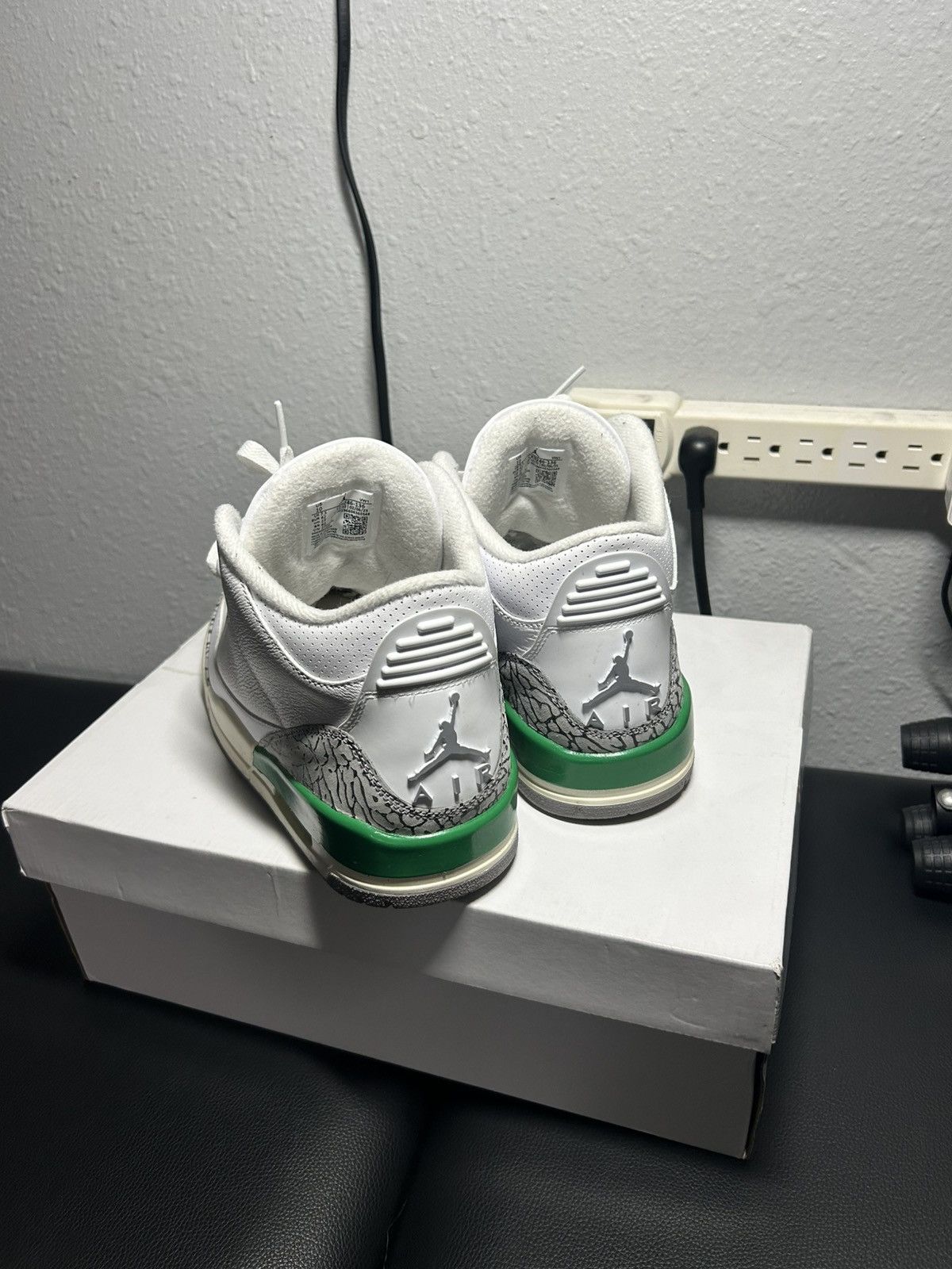 Jordan Brand Lucky green Jordan 3 (size 8.5 men) Size US 8.5 / EU 41-42 - 5 Thumbnail