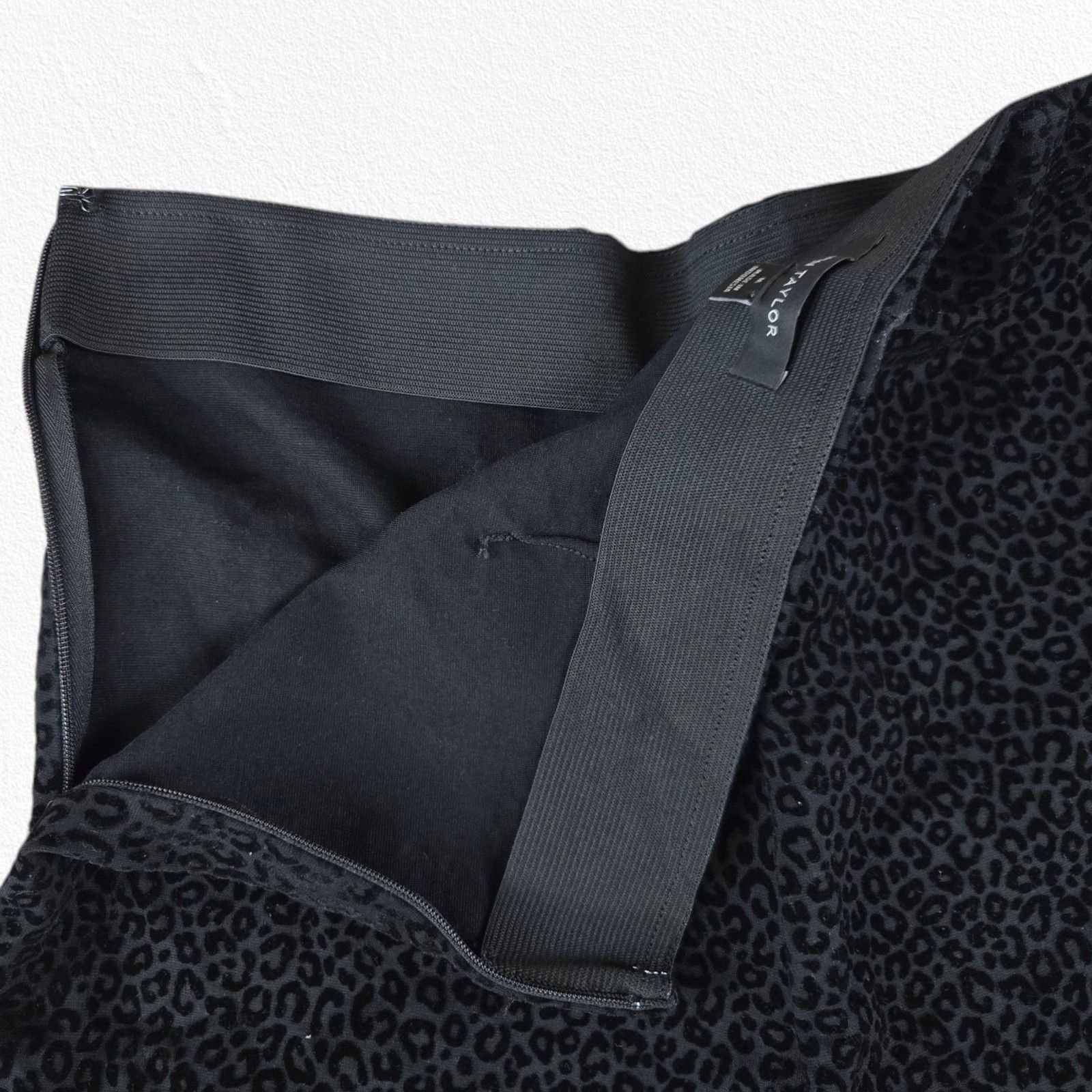 Ann Taylor Ann Taylor Black Leopard Skinny Ponte Pants Size Medium Size 30" / US 8 / IT 44 - 8 Thumbnail