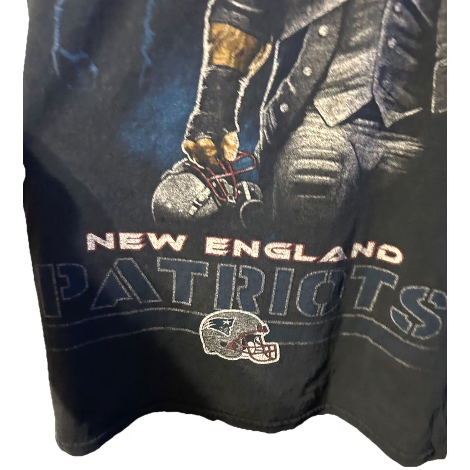 Gildan VINTAGE New England Patriots Shirt Men L Black Short Sleeve Thrashed Holes Faded NFL Gildan Logo Graphic Print Football Patriots 90s 1990s Mens Size US L / EU 52-54 / 3 - 5 Thumbnail