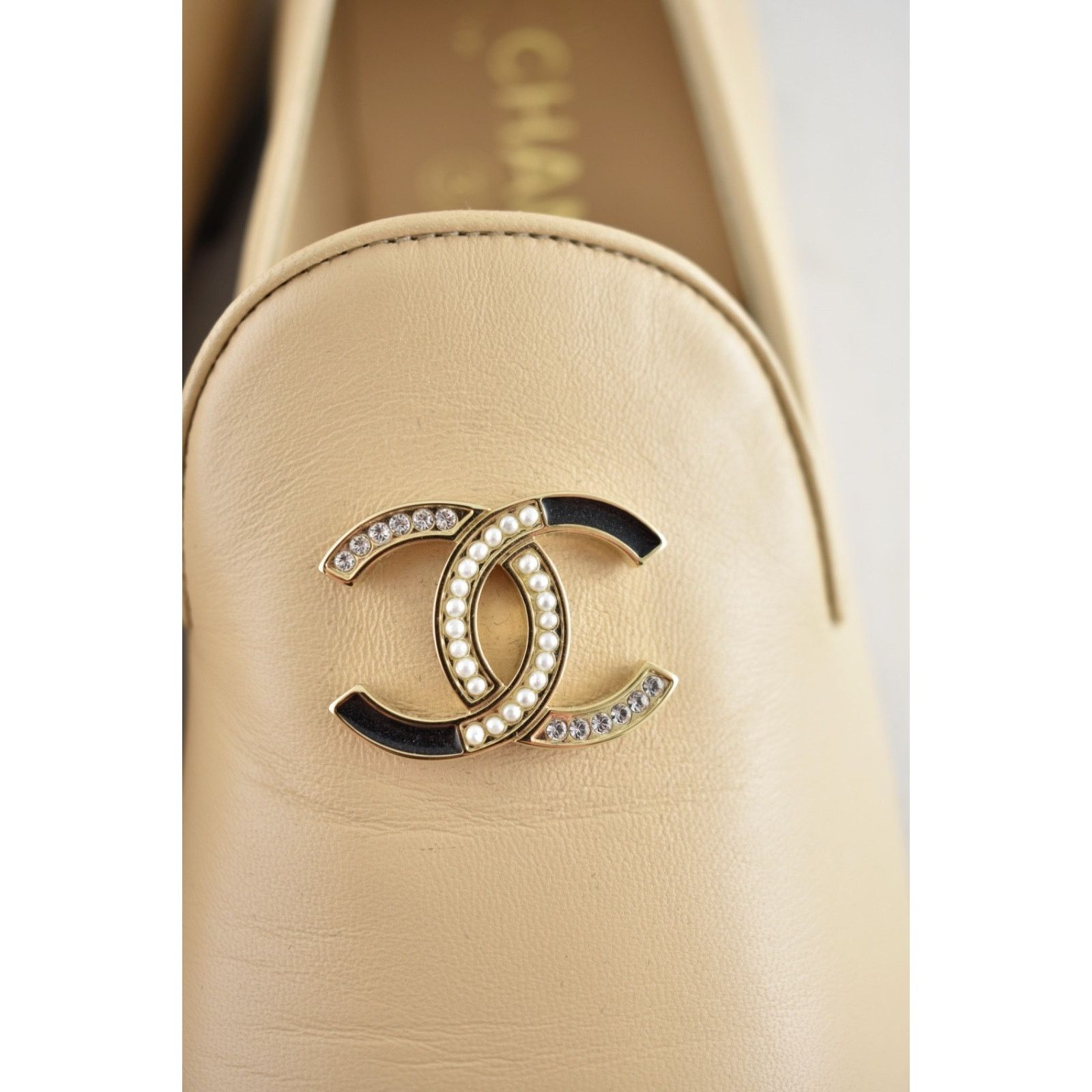 Chanel Chanel 18A Beige Lambskin Pearl Crystal CC Logo Moccasin Size US 6 / IT 36 - 9 Thumbnail