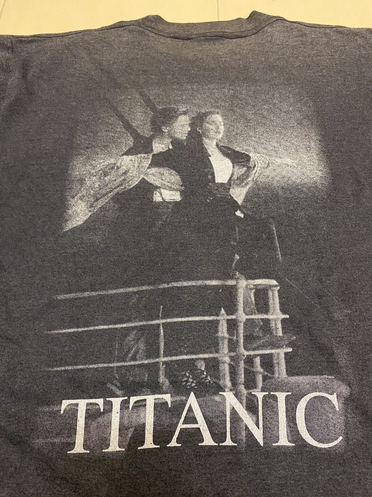 Vintage Vintage Titanic Leonardo dicaprio Bootleg Ts Size US M / EU 48-50 / 2 - 6 Thumbnail
