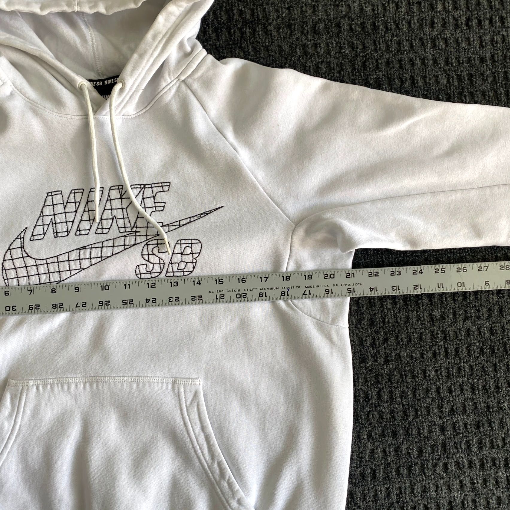 Nike VINTAGE Nike SB Hoodie Sweatshirt Skateboarding White Small Stitched Logo Sweater Size US S / EU 44-46 / 1 - 6 Thumbnail