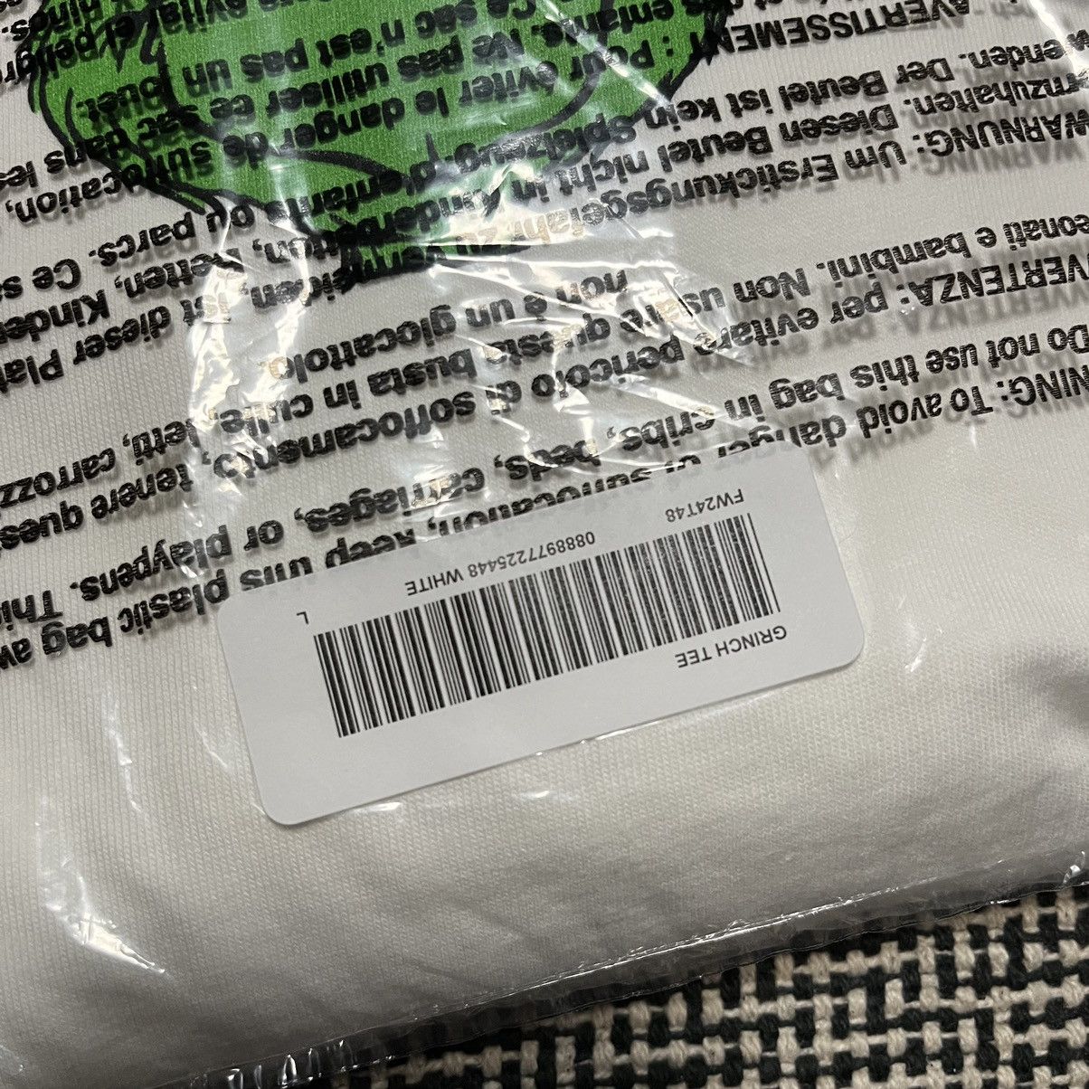 Supreme Supreme Grinch Tee Size US L / EU 52-54 / 3 - 2 Thumbnail