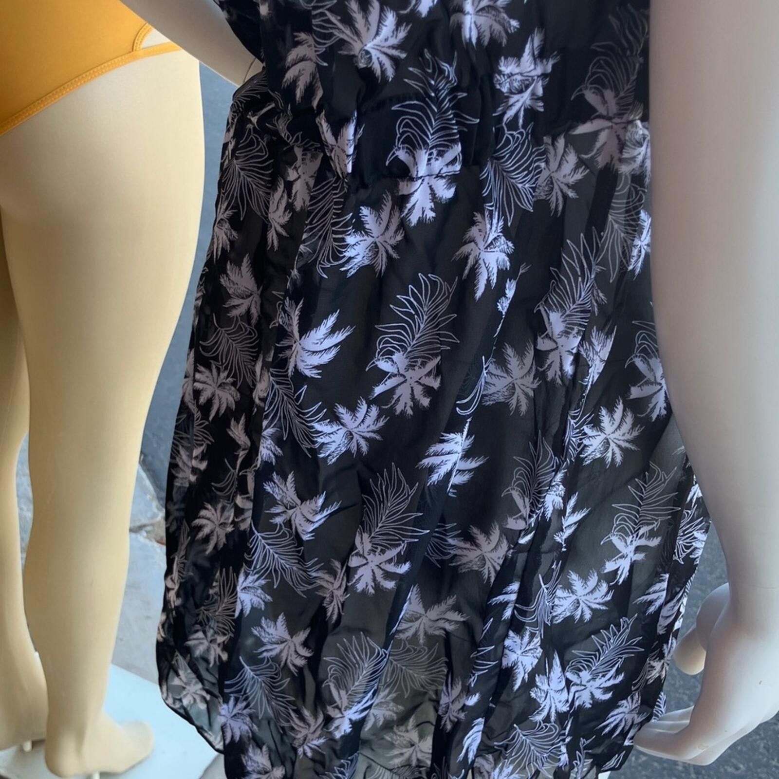 Other NWT Miken Swim Sheer Black & White Floral Swim Coverup Size ONE SIZE - 8 Thumbnail