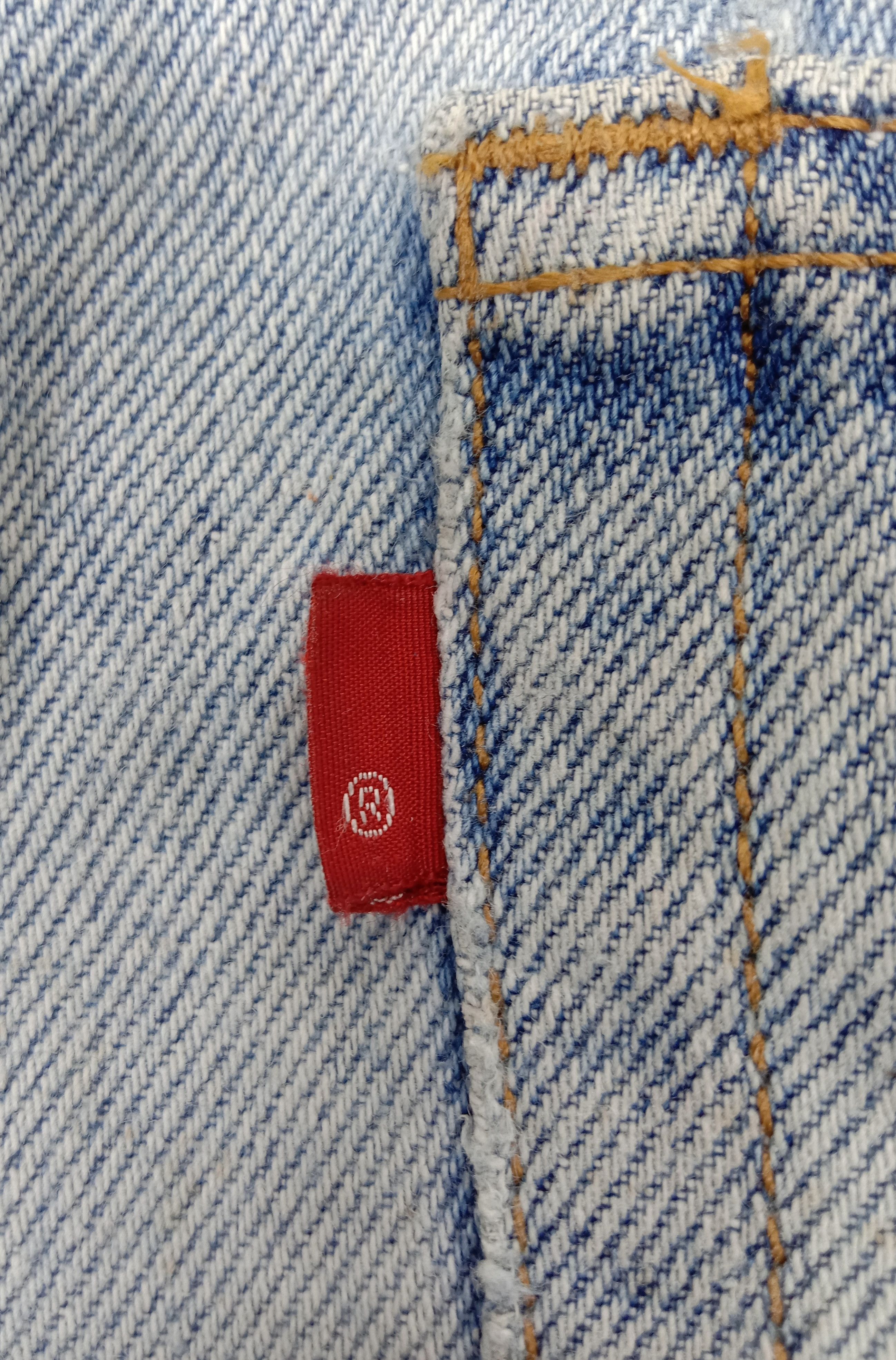 Levi's Vintage Levi's 505 Light Wash Jeans Distressed Denim Size US 31 - 11 Thumbnail