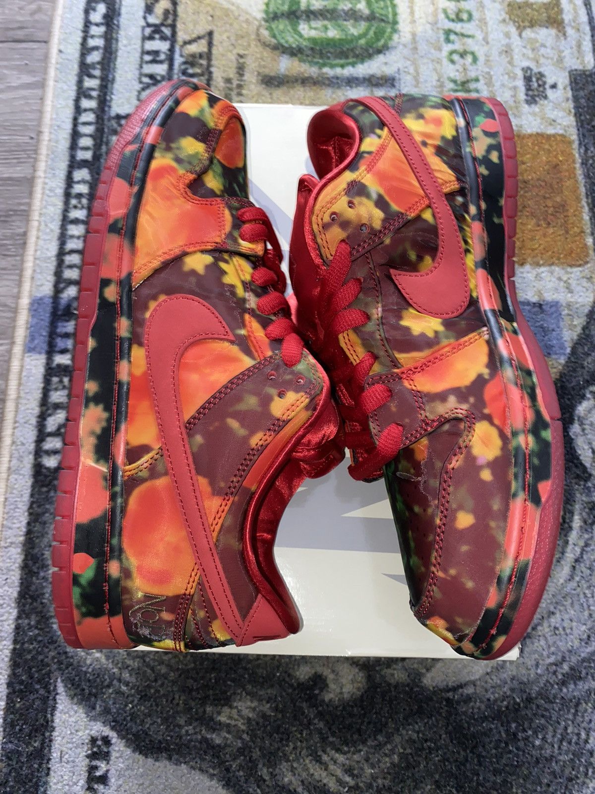 Nike Nike SB Dunk Low The Wizard of Oz Poppy Field Size US 11.5 / EU 44-45 - 3 Thumbnail