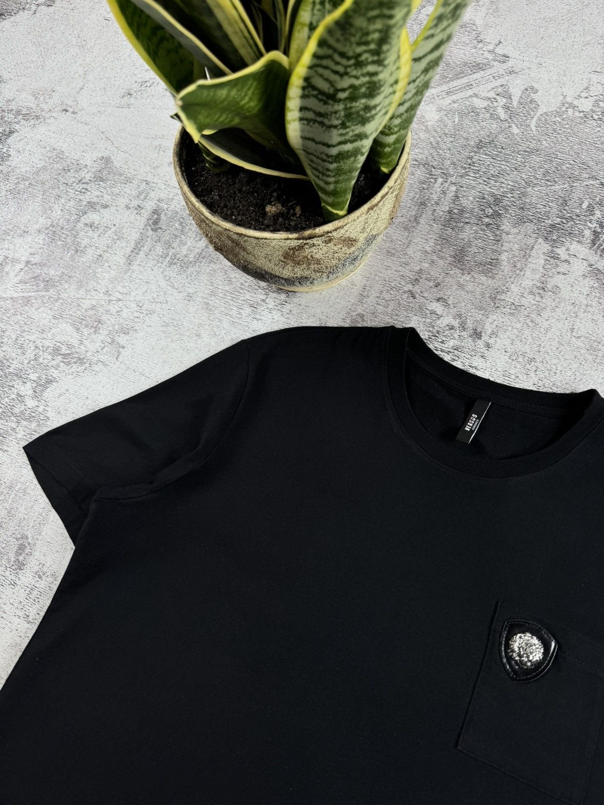 Versus Versace Versace 2016 Lion Head Pocket Basic Badge Jersey T Shirt Tee Size US M / EU 48-50 / 2 - 6 Thumbnail