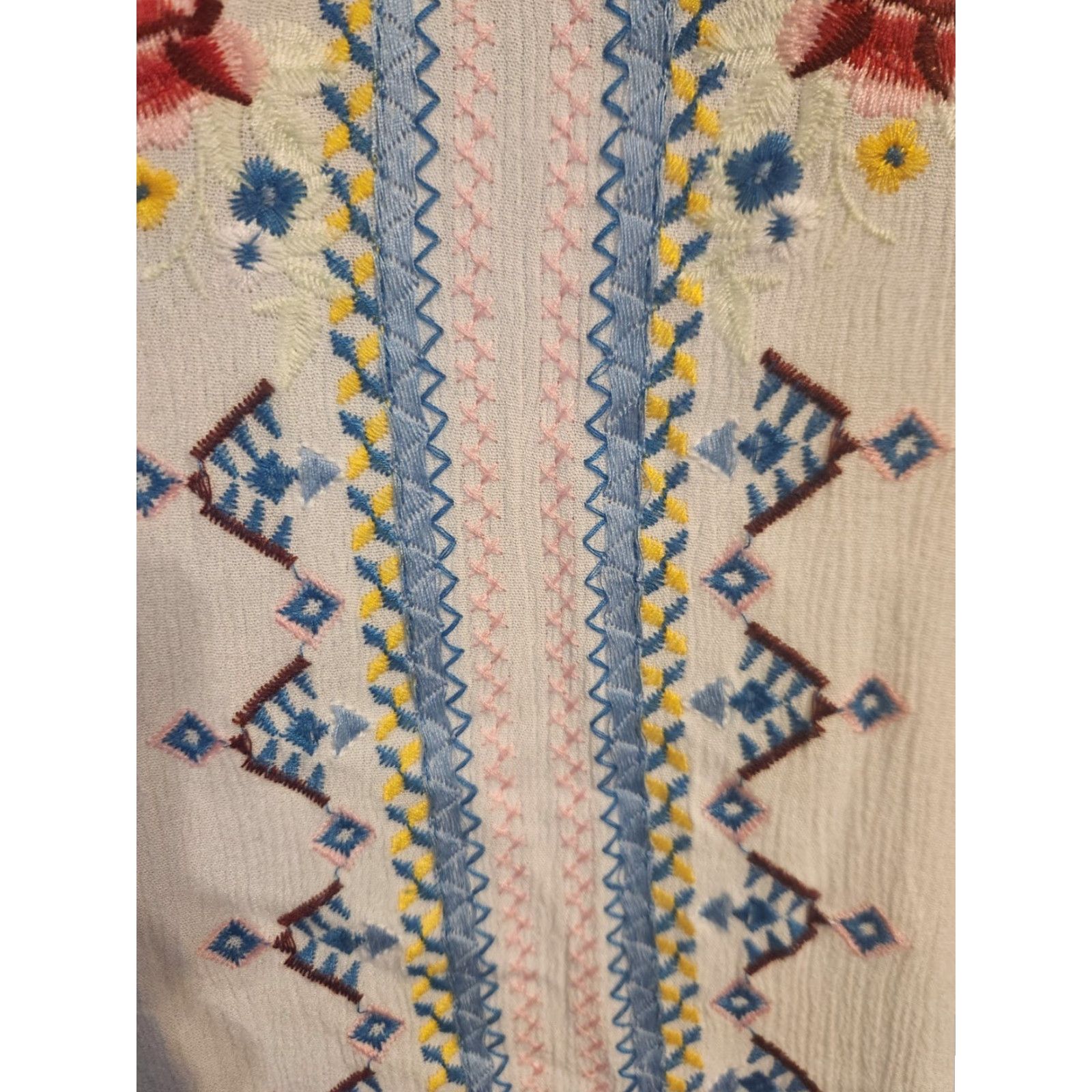 Vintage Liv Los Angeles White Crinkle Embroidered Floral Top Blouse 3X Womens Bohemian Hippie V-Neck Short Sleeve Vintage No - Size XXL / US 16-18 / IT 52-54 - 2 Thumbnail