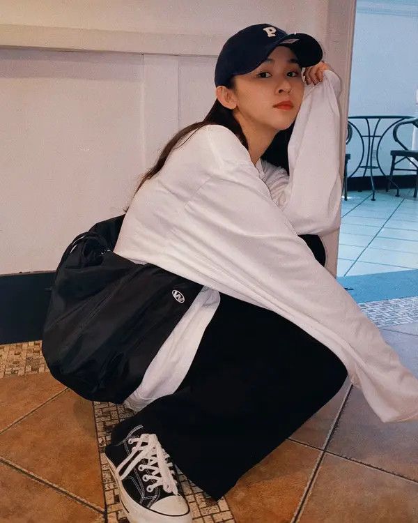 Japanese Brand Oversized Crossbody Messenger Bag Size ONE SIZE - 2 Thumbnail