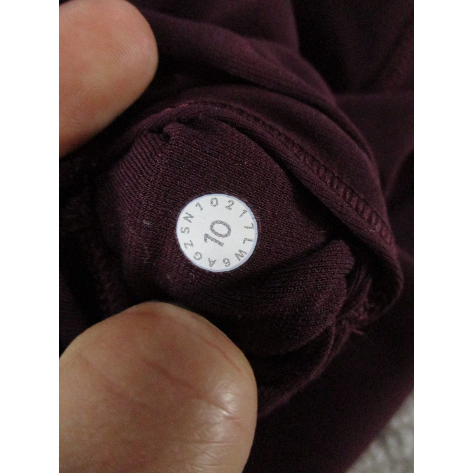 Lululemon Lululemon Leggings Womens 10 Wunder Under Crop HR Burgundy Red Shirt Cropped Athletic Activewear Women 10 Red 90s? Size 32" / US 10 / IT 46 - 7 Thumbnail
