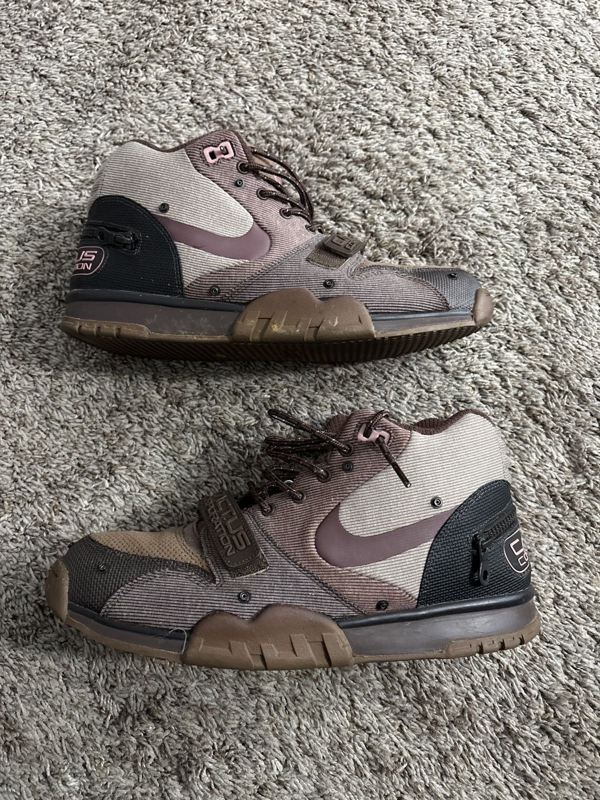 Other TRAVIS SCOTT AIR TRAINER 1S Size US 11.5 / EU 44-45 - 1 Thumbnail