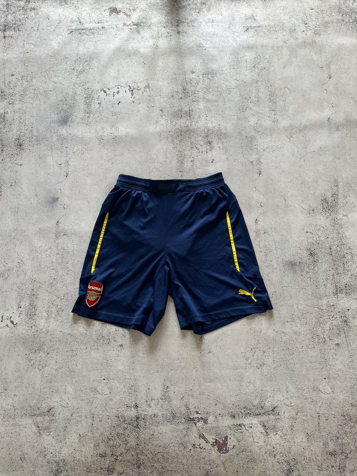 Puma × Vintage PUMA ARSENAL LONDON 2014/2015 FOOTBALL SHORTS,SOCCER JERSEY Size US 30 / EU 46 - 1 Thumbnail