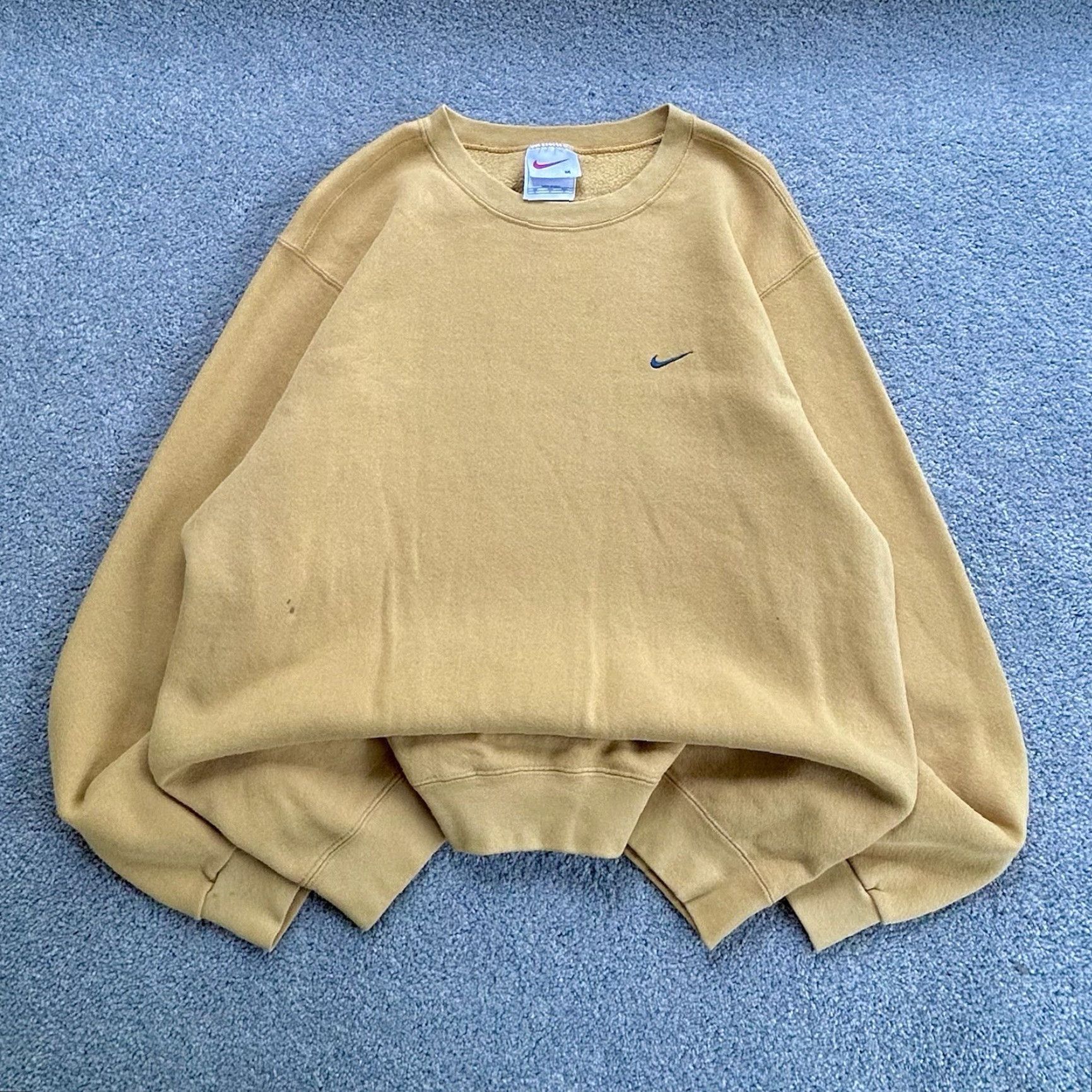 Nike VINTAGE Nike Sweatshirt Shirt Adult Medium Yellow 90s Logo Embroidered Swoosh USA Mens Sweatshirt Size US M / EU 48-50 / 2 - 2 Thumbnail